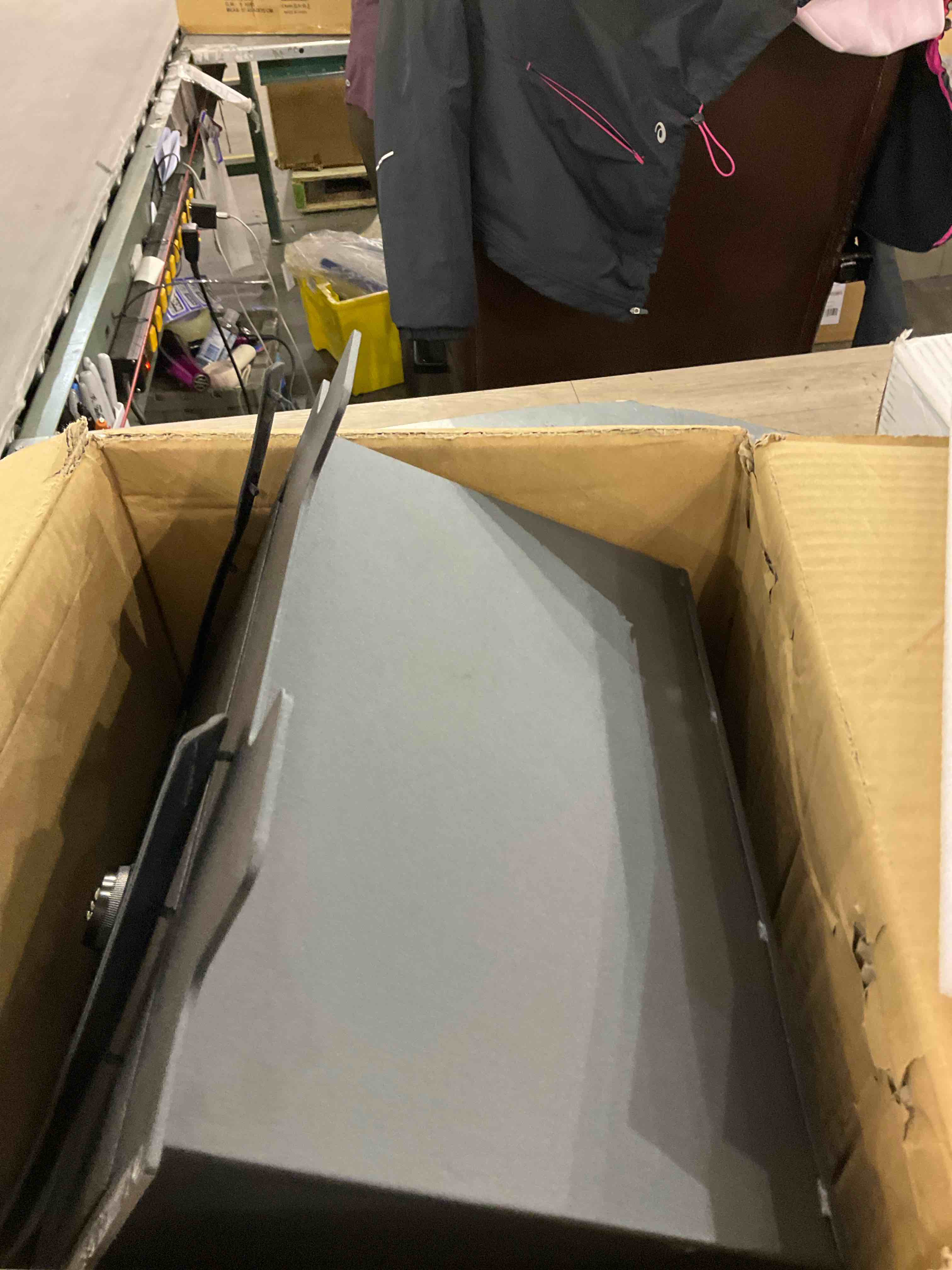 https://s3.amazonaws.com/lotting-images-prod/bidfta/PPE2573565_1745501050666.jpeg