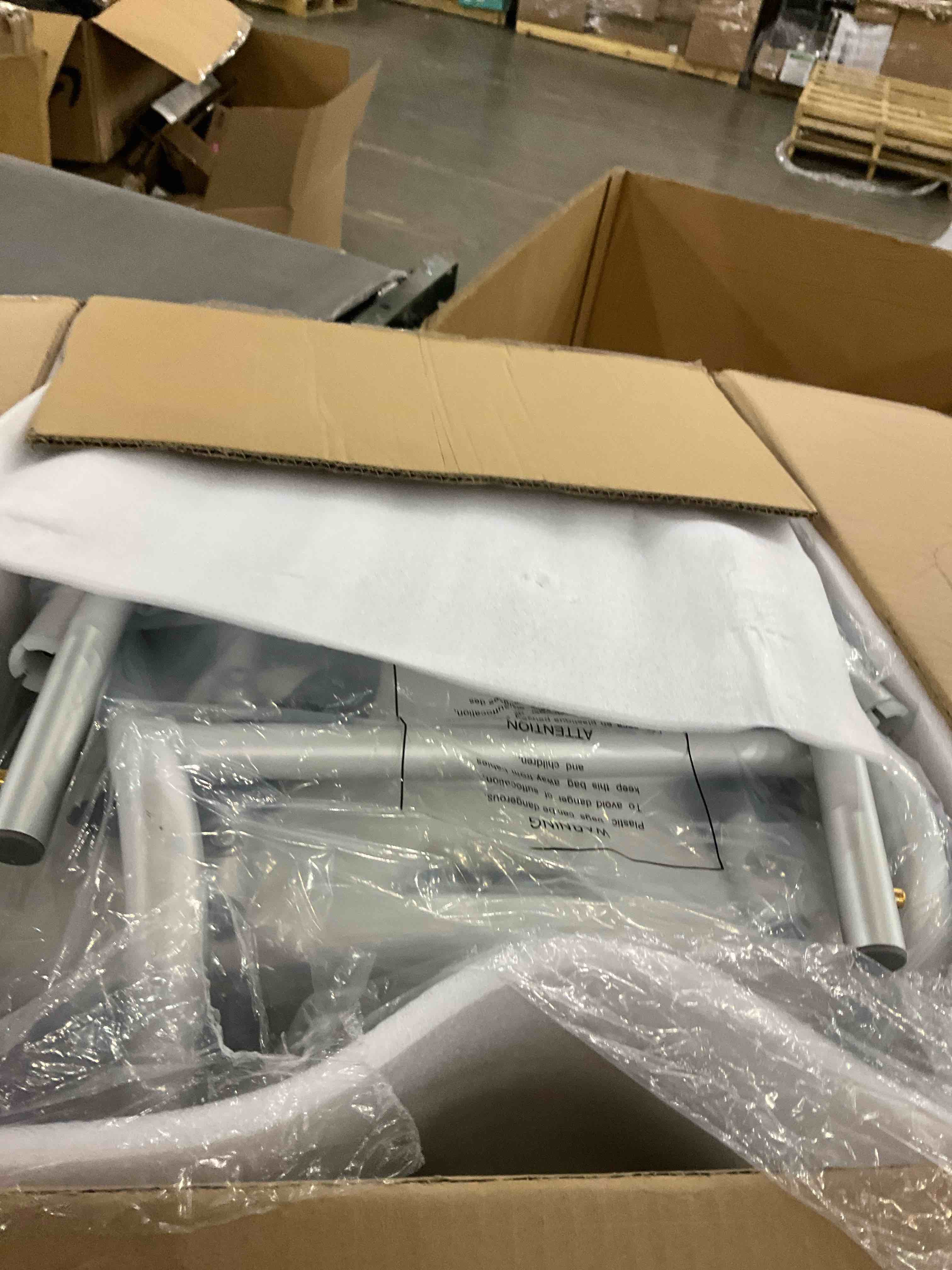 https://s3.amazonaws.com/lotting-images-prod/bidfta/PPE2573575_1745501753719.jpeg