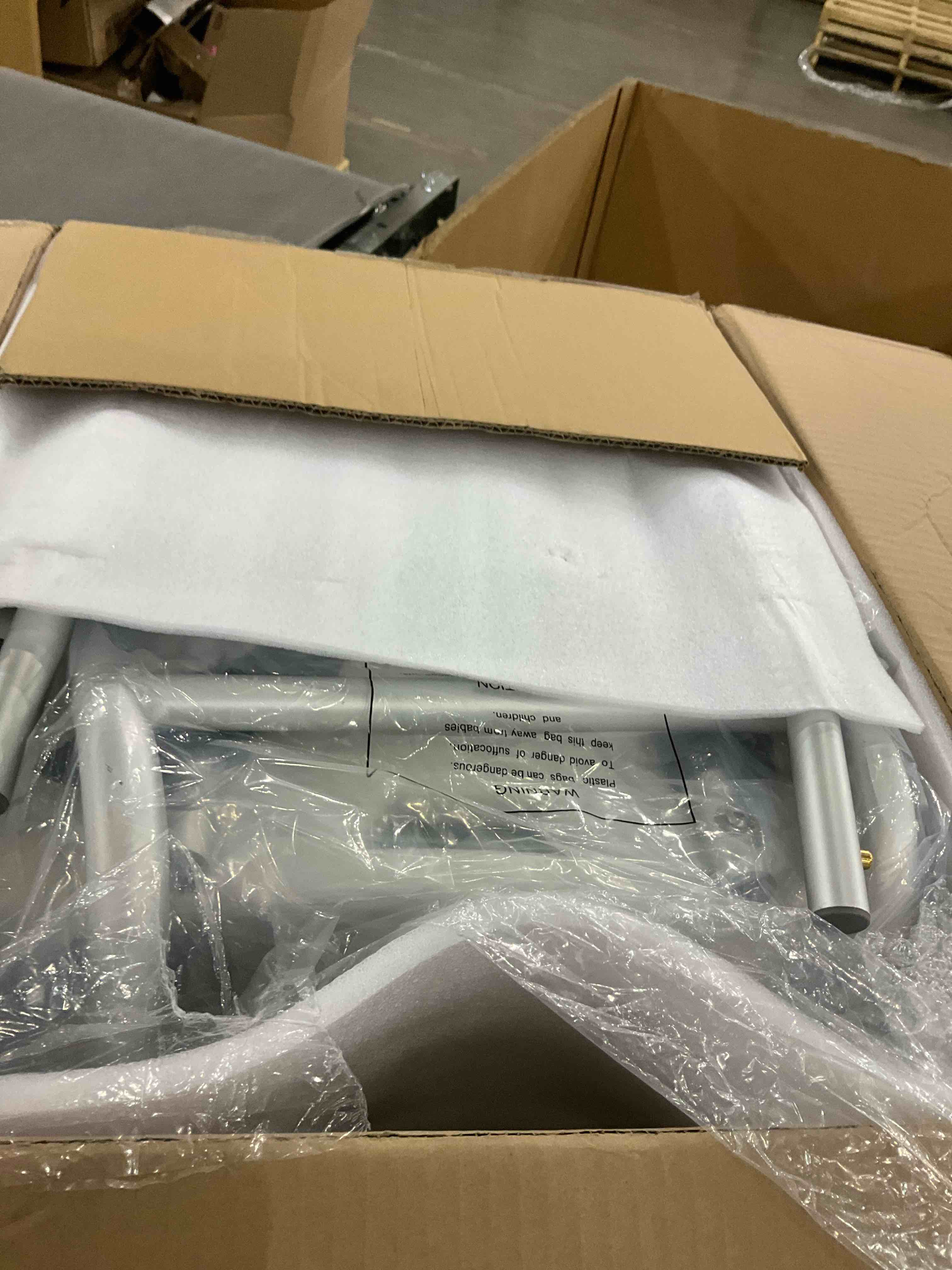 https://s3.amazonaws.com/lotting-images-prod/bidfta/PPE2573575_1745501757374.jpeg