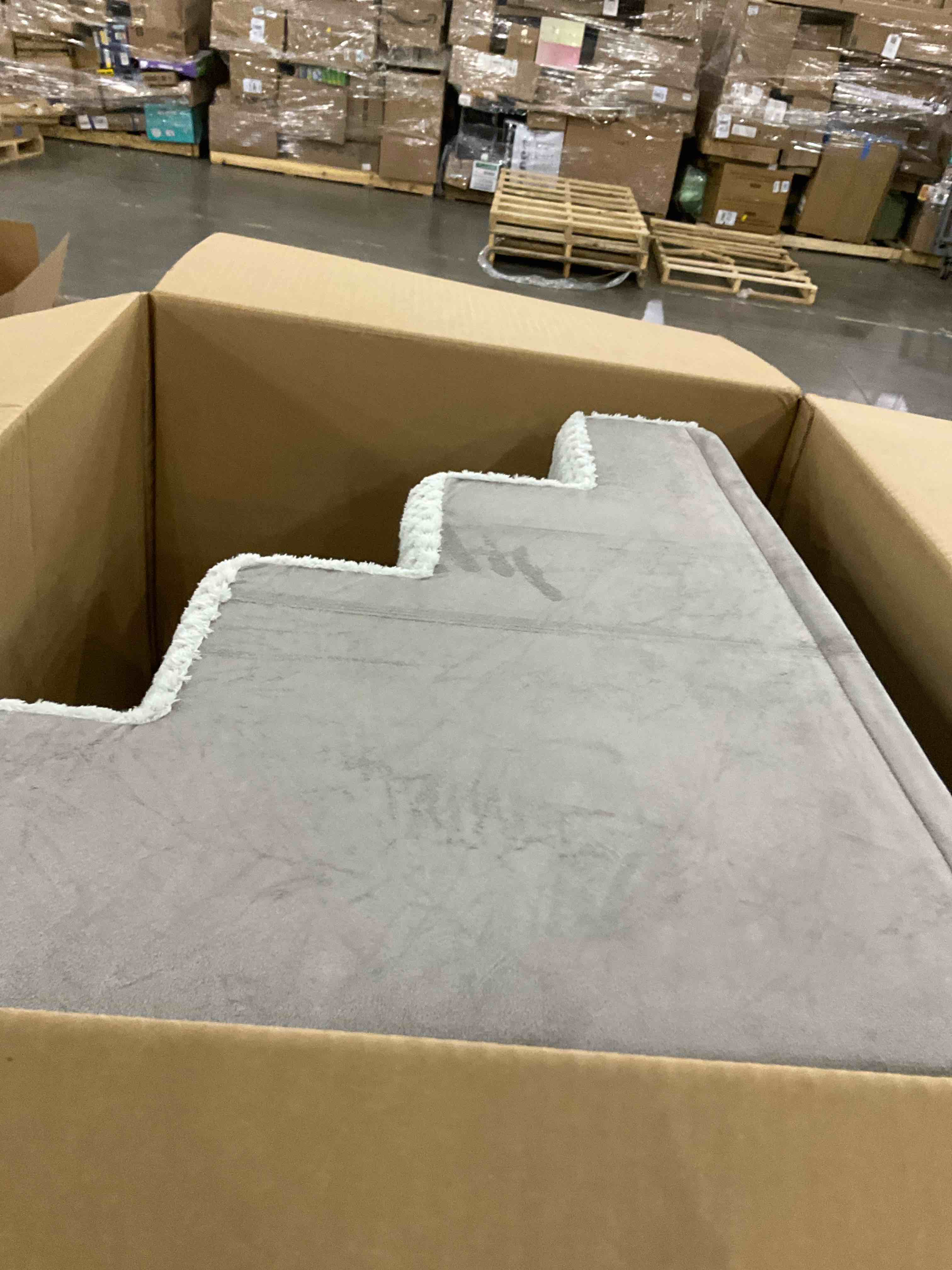 https://s3.amazonaws.com/lotting-images-prod/bidfta/PPE2573578_1745501818299.jpeg