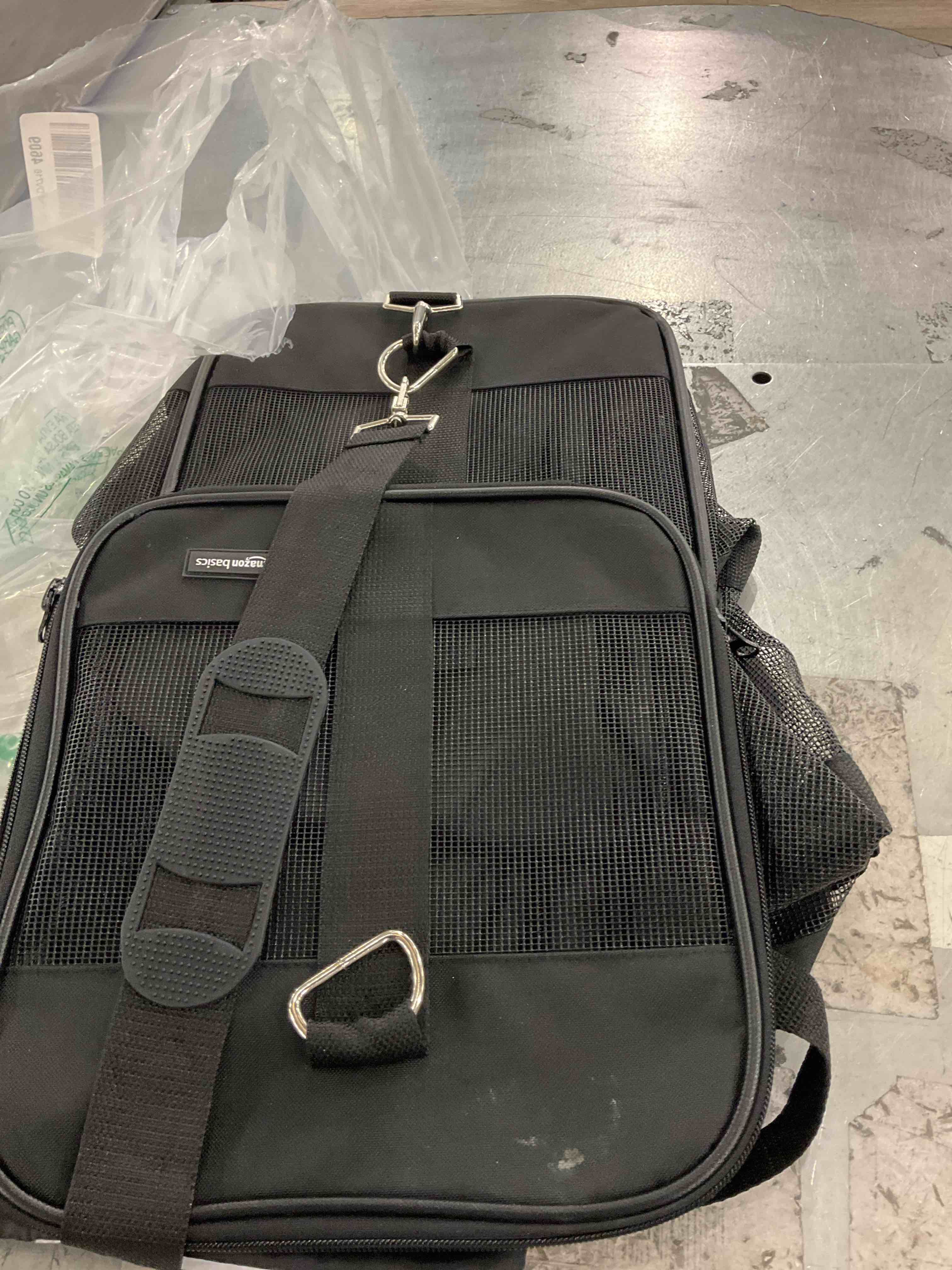 https://s3.amazonaws.com/lotting-images-prod/bidfta/PPE2573712_1745503021772.jpeg