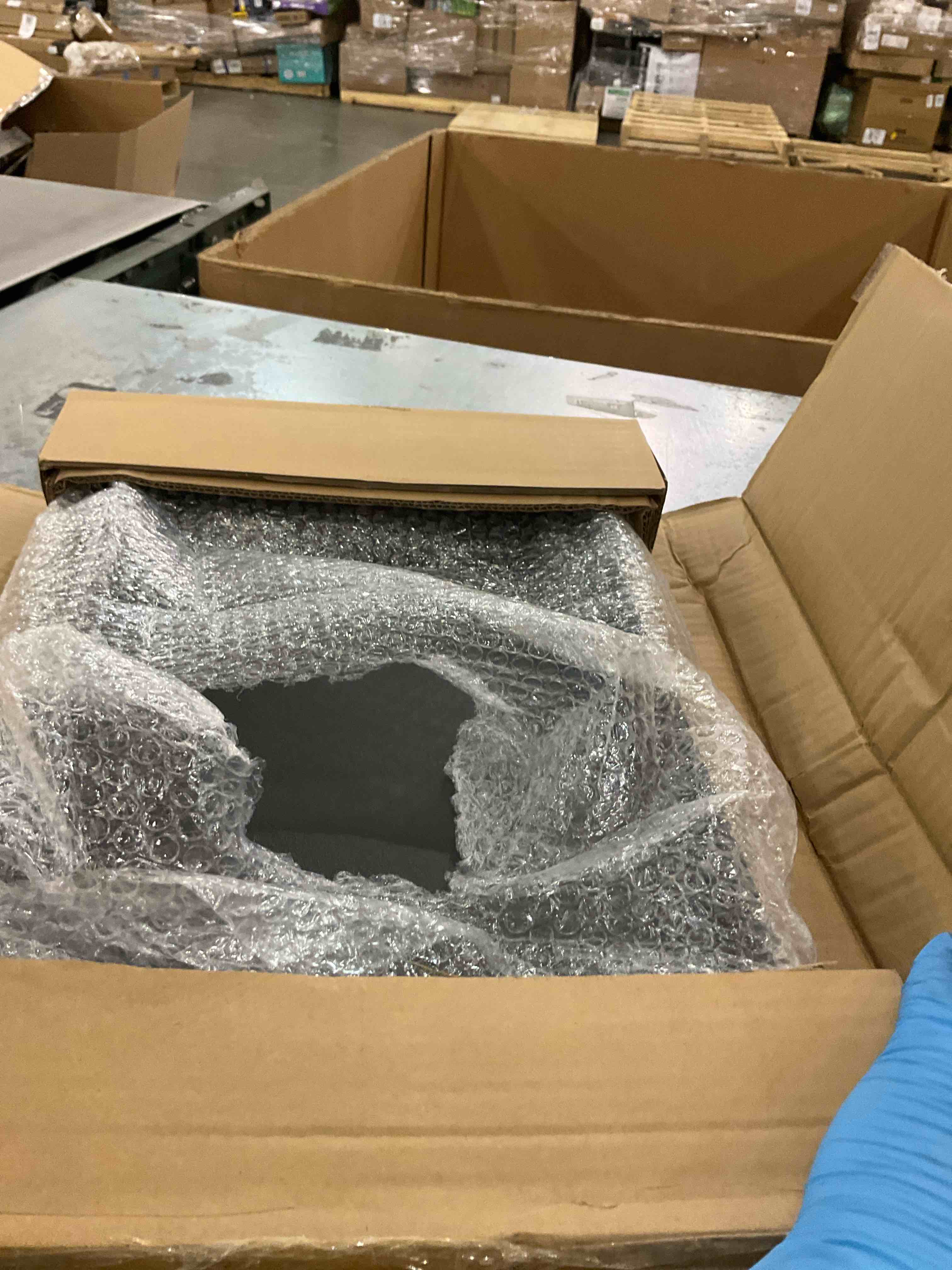 https://s3.amazonaws.com/lotting-images-prod/bidfta/PPE2573809_1745507983992.jpeg