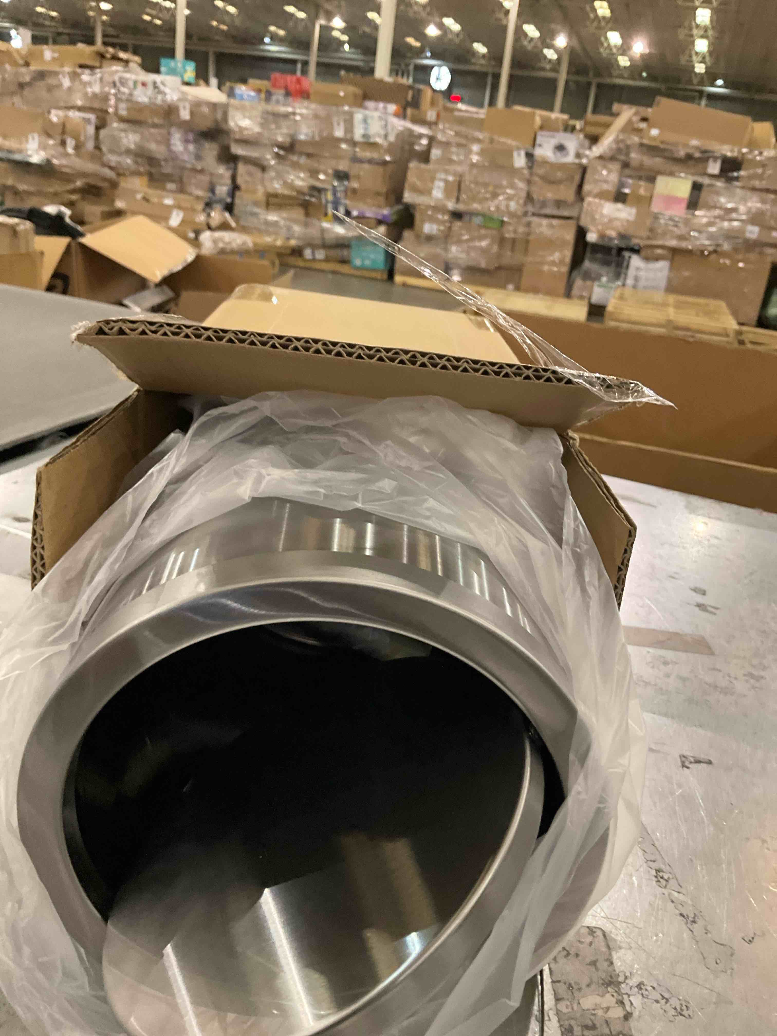 https://s3.amazonaws.com/lotting-images-prod/bidfta/PPE2573818_1745508583322.jpeg