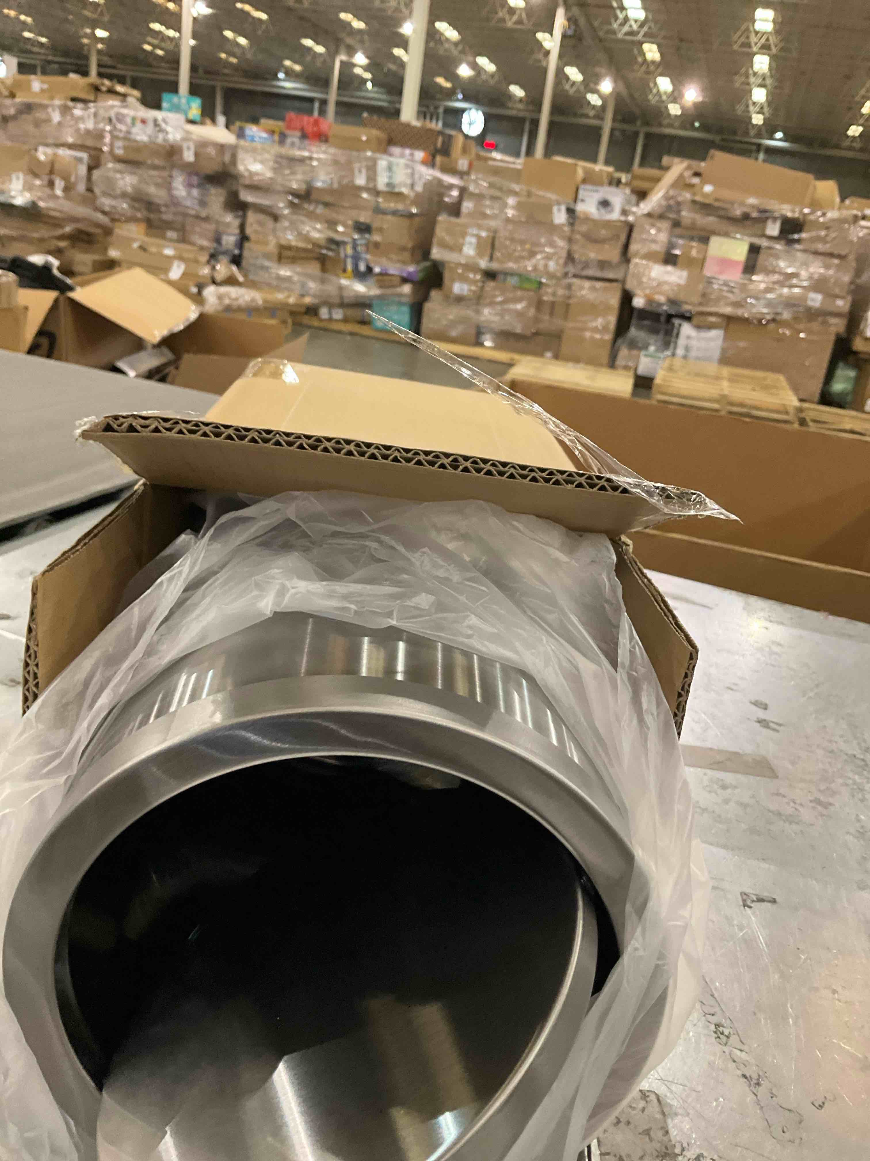 https://s3.amazonaws.com/lotting-images-prod/bidfta/PPE2573818_1745508584399.jpeg