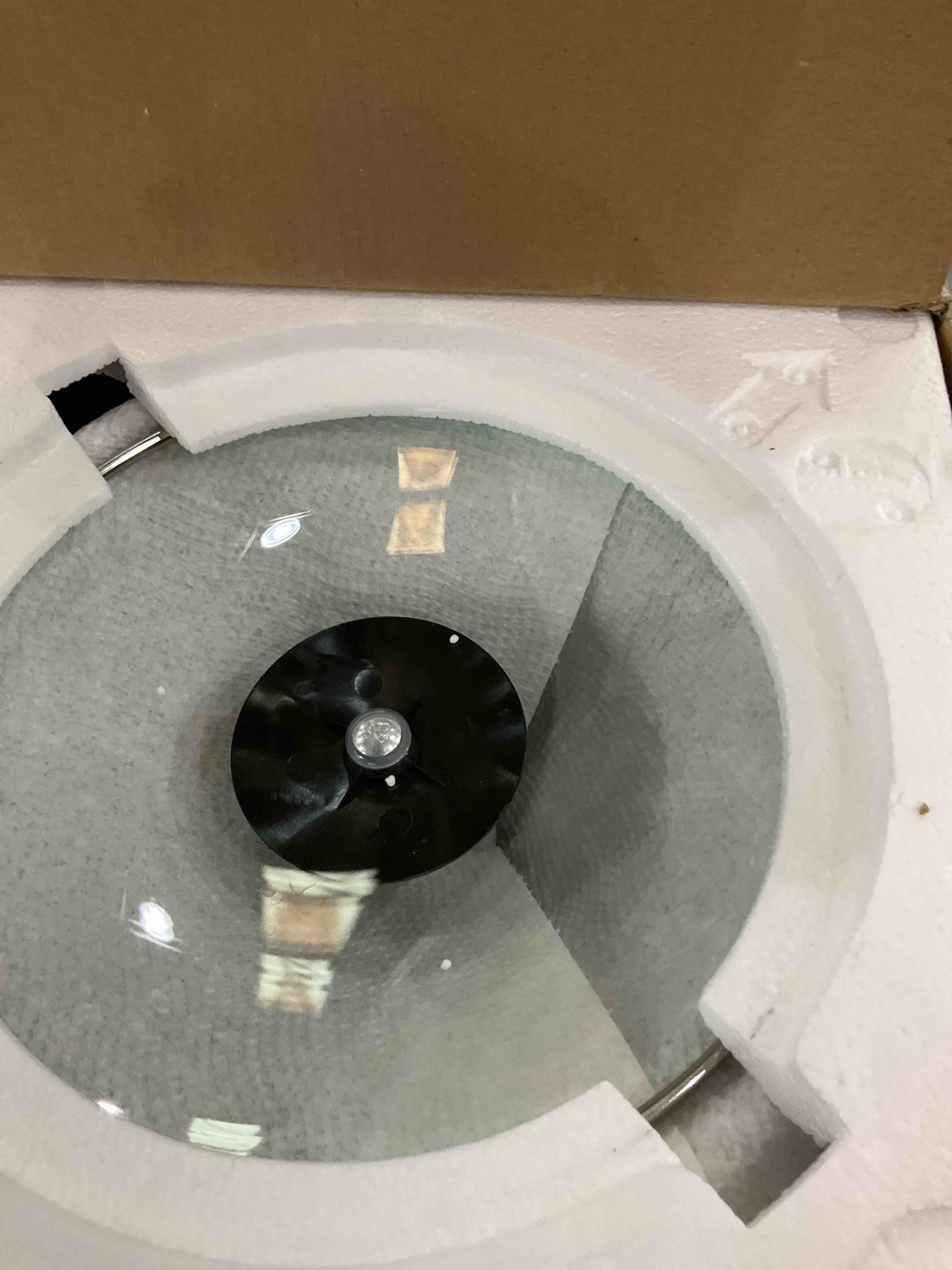 https://s3.amazonaws.com/lotting-images-prod/bidfta/PPE2573837_1745509284337.jpeg