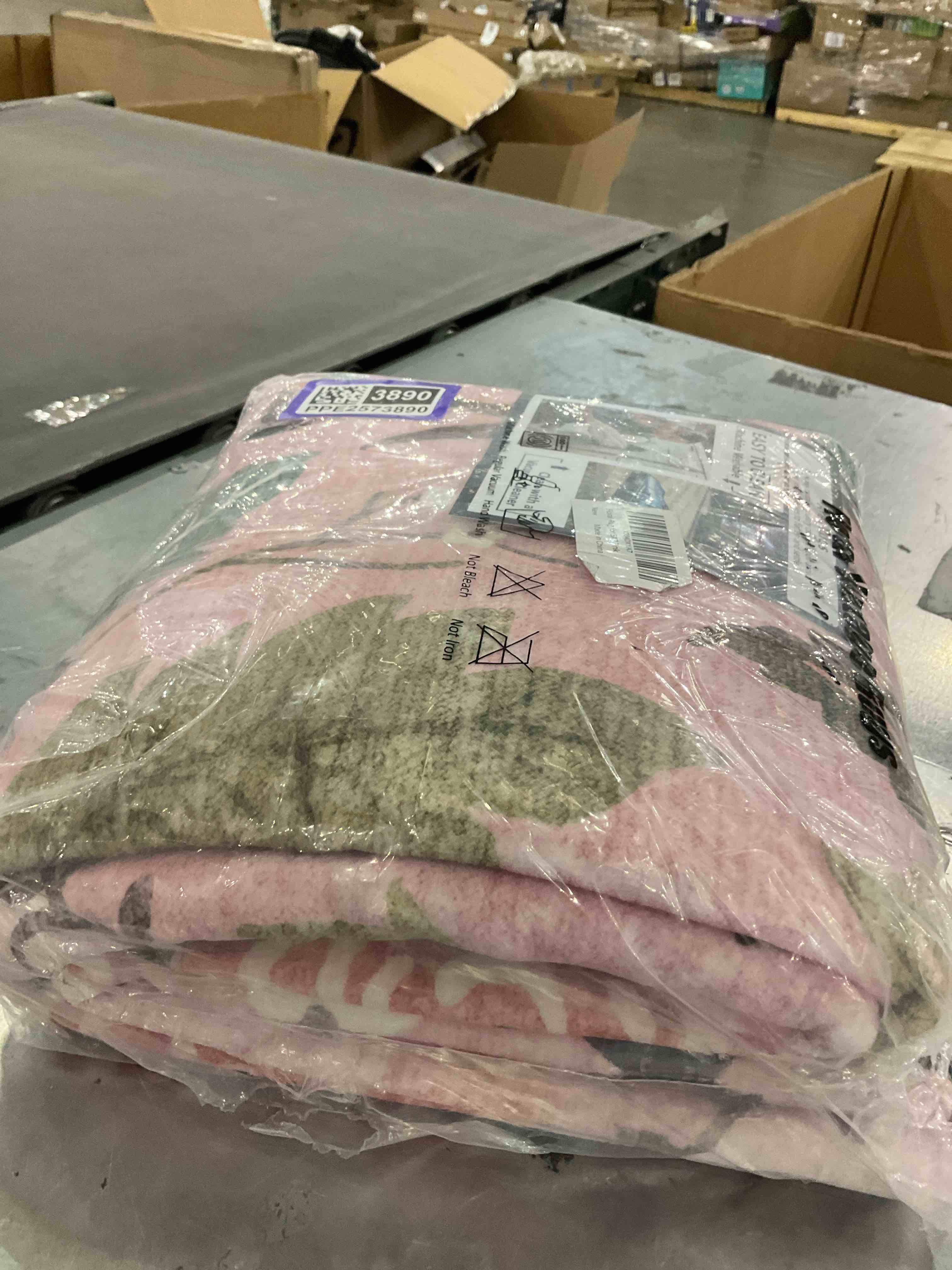 https://s3.amazonaws.com/lotting-images-prod/bidfta/PPE2573890_1745513064028.jpeg