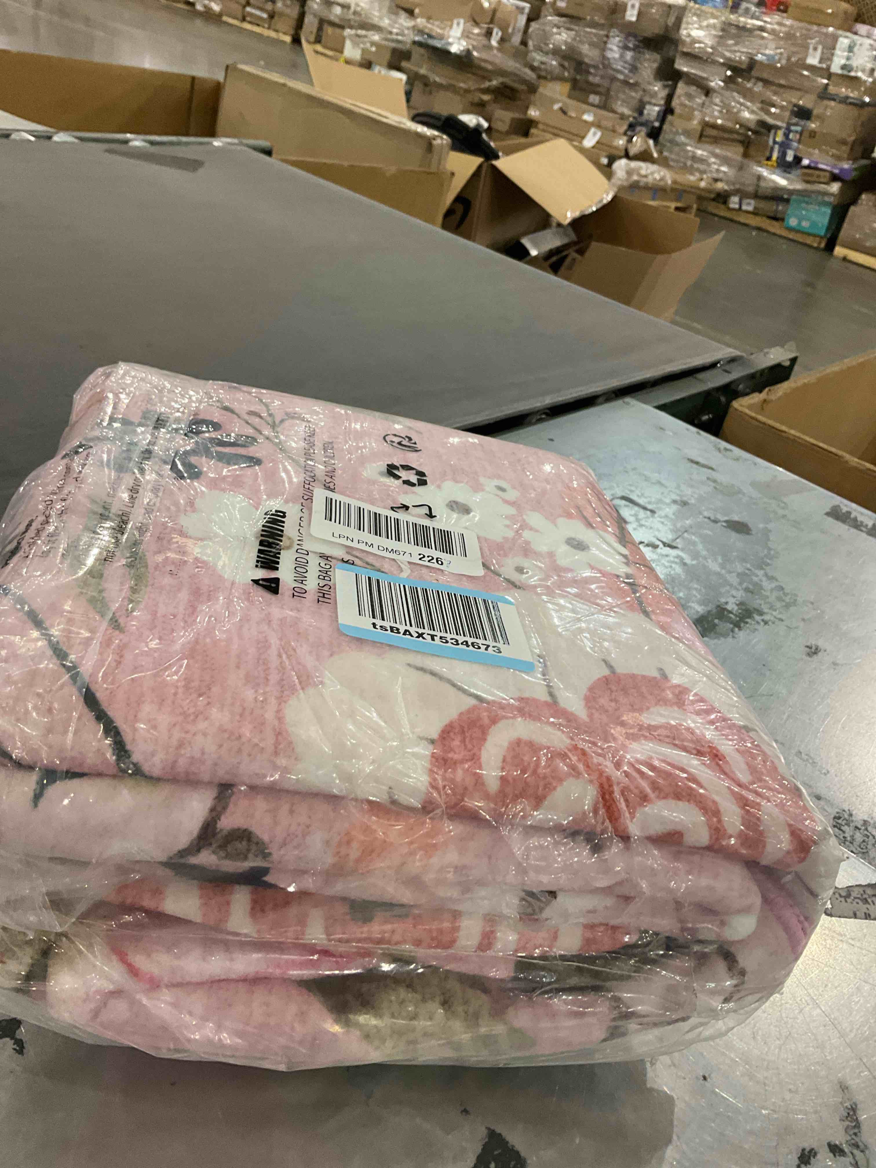 https://s3.amazonaws.com/lotting-images-prod/bidfta/PPE2573890_1745513068967.jpeg