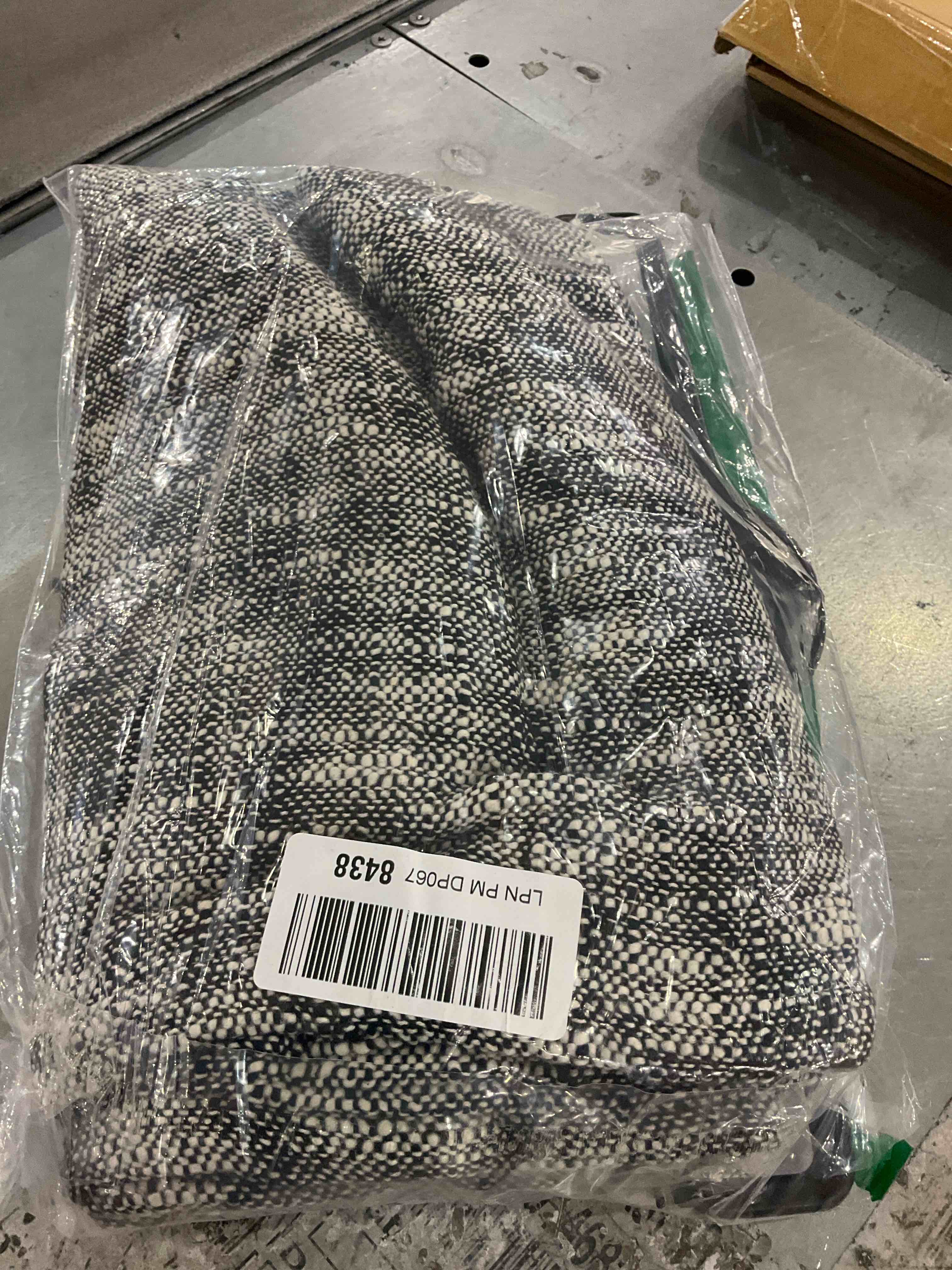 https://s3.amazonaws.com/lotting-images-prod/bidfta/PPE2573914_1745514020700.jpeg