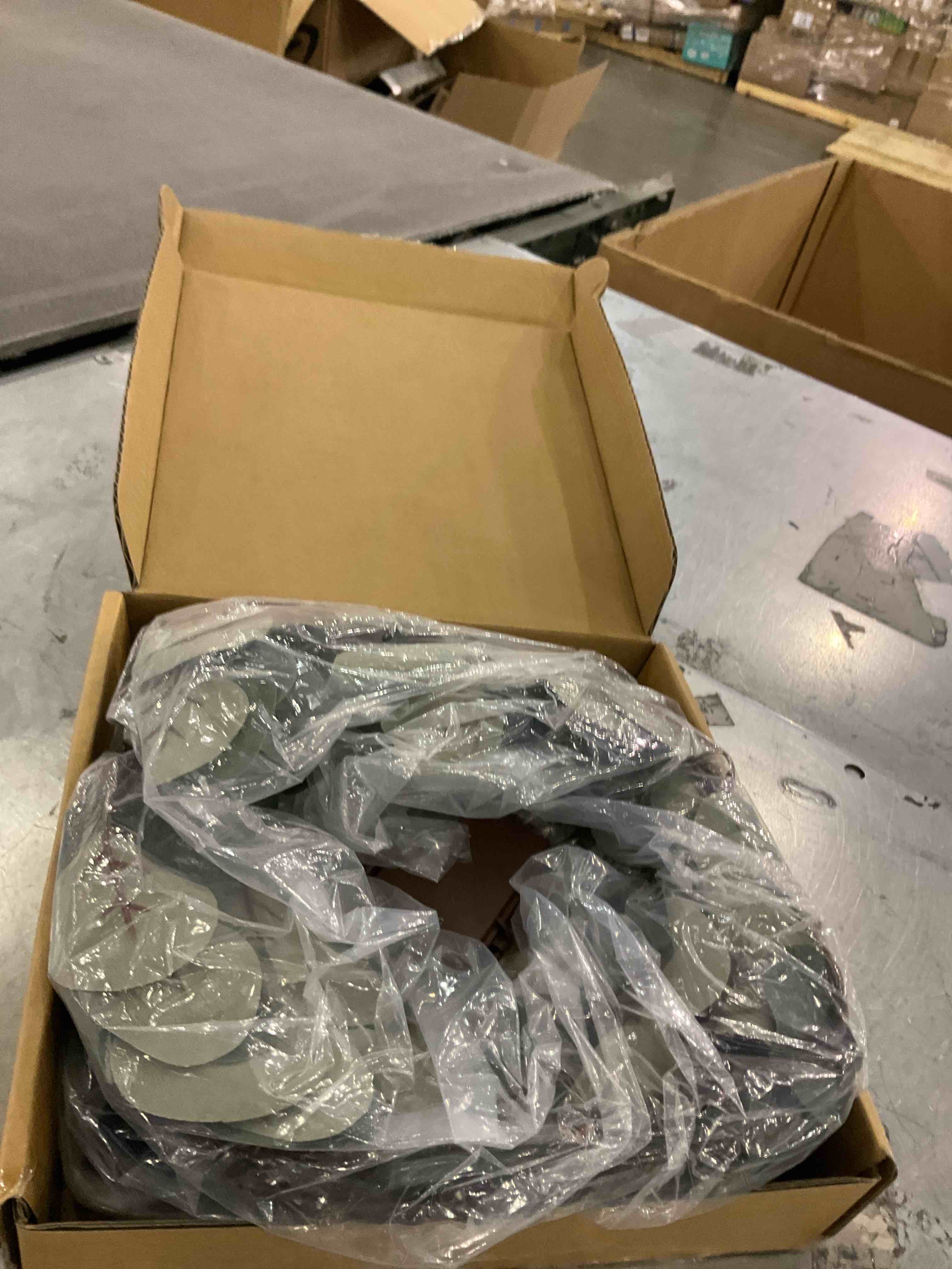 https://s3.amazonaws.com/lotting-images-prod/bidfta/PPE2573932_1745513745295.jpeg