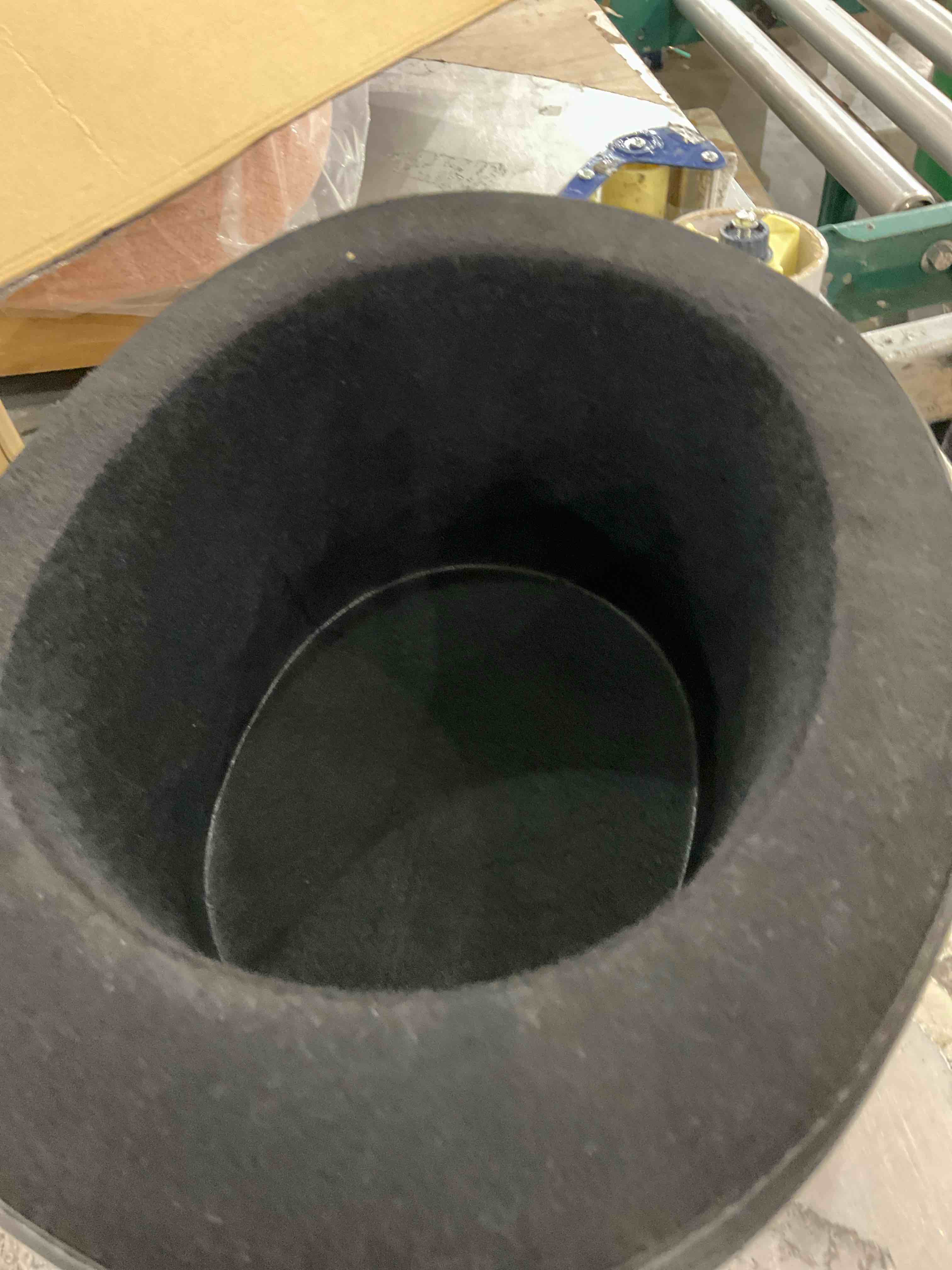 https://s3.amazonaws.com/lotting-images-prod/bidfta/PPE2573982_1745515682485.jpeg