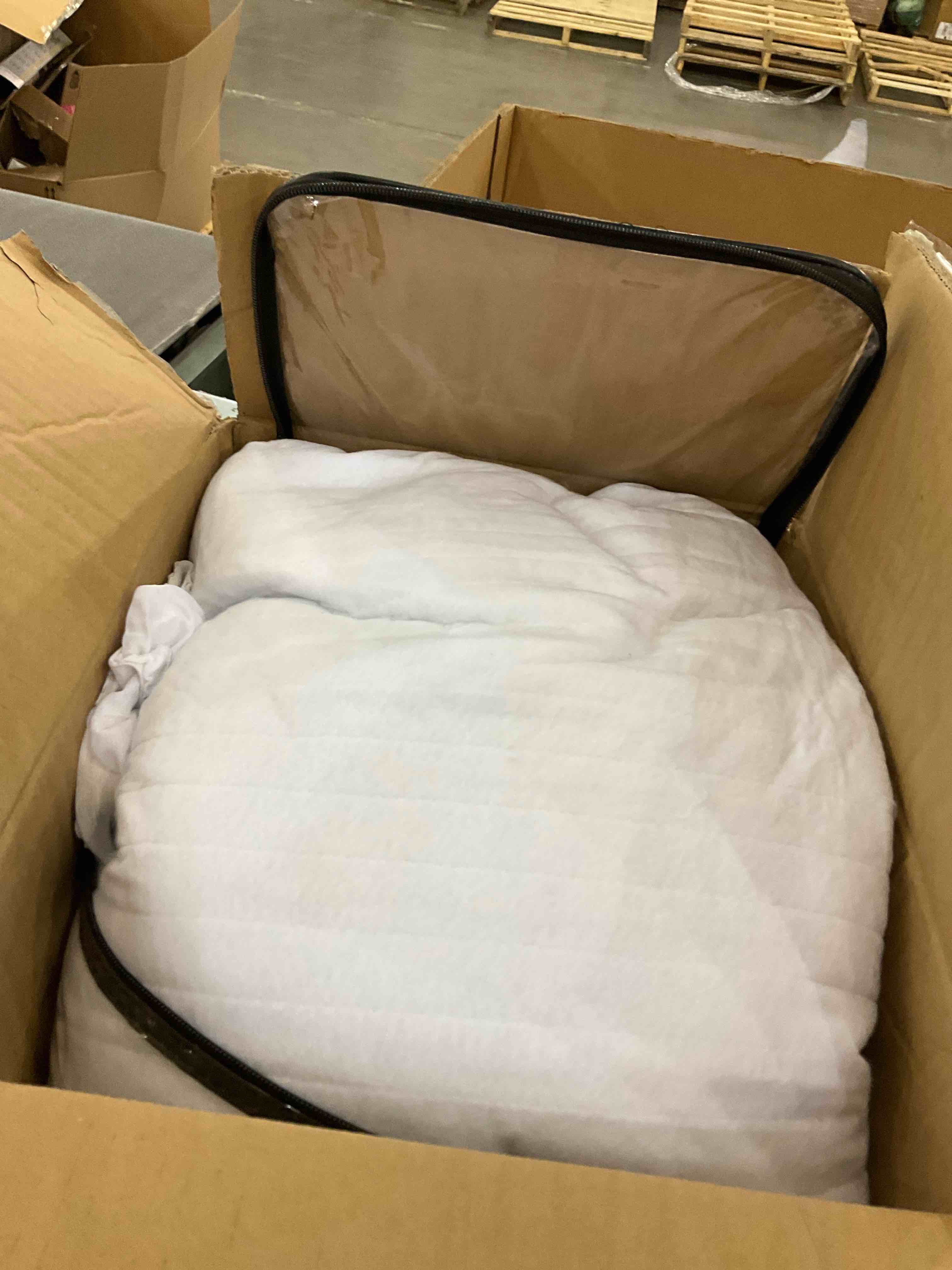 https://s3.amazonaws.com/lotting-images-prod/bidfta/PPE2574071_1745520814909.jpeg