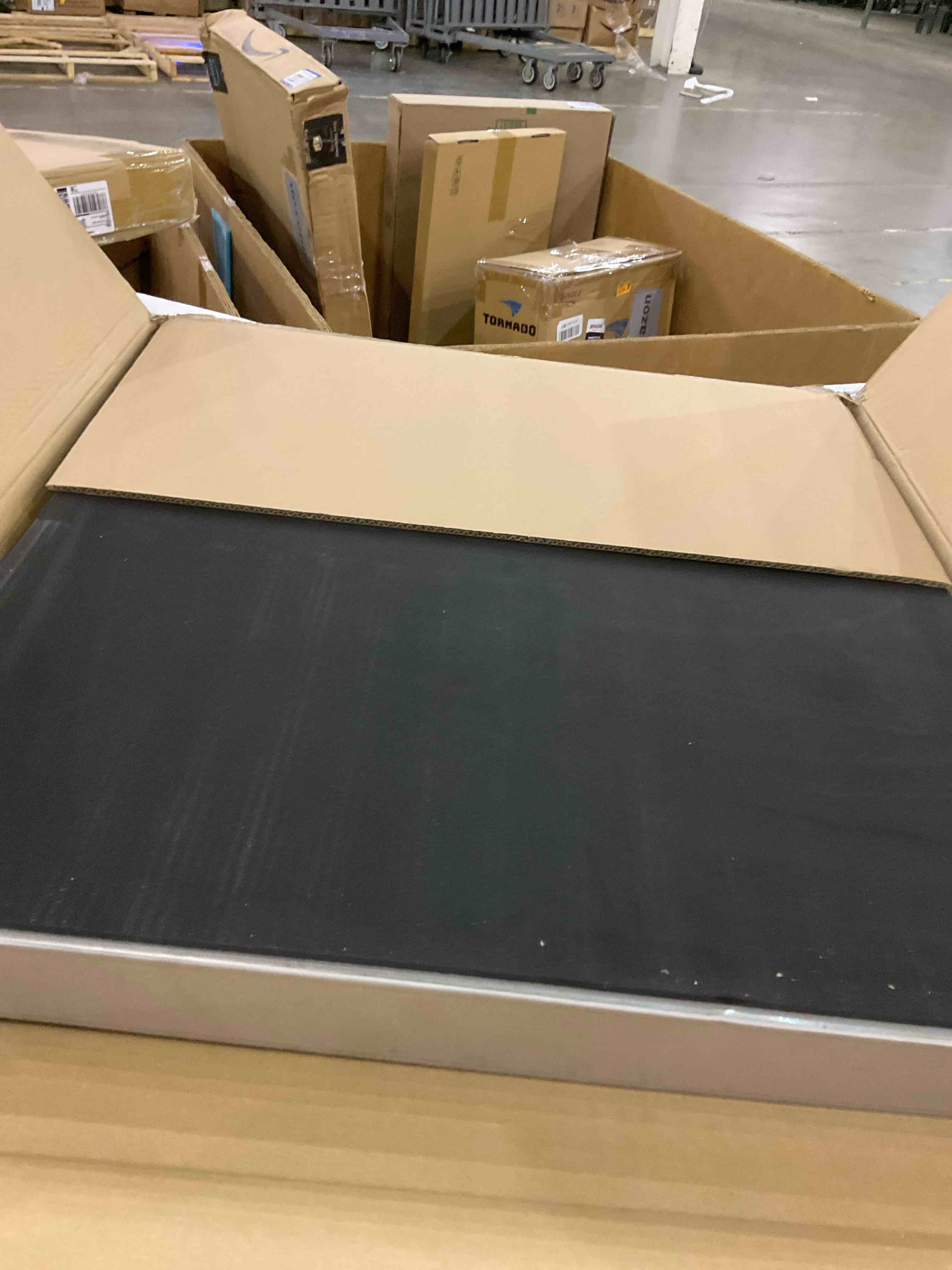 https://s3.amazonaws.com/lotting-images-prod/bidfta/PPE2574120_1745581755423.jpeg