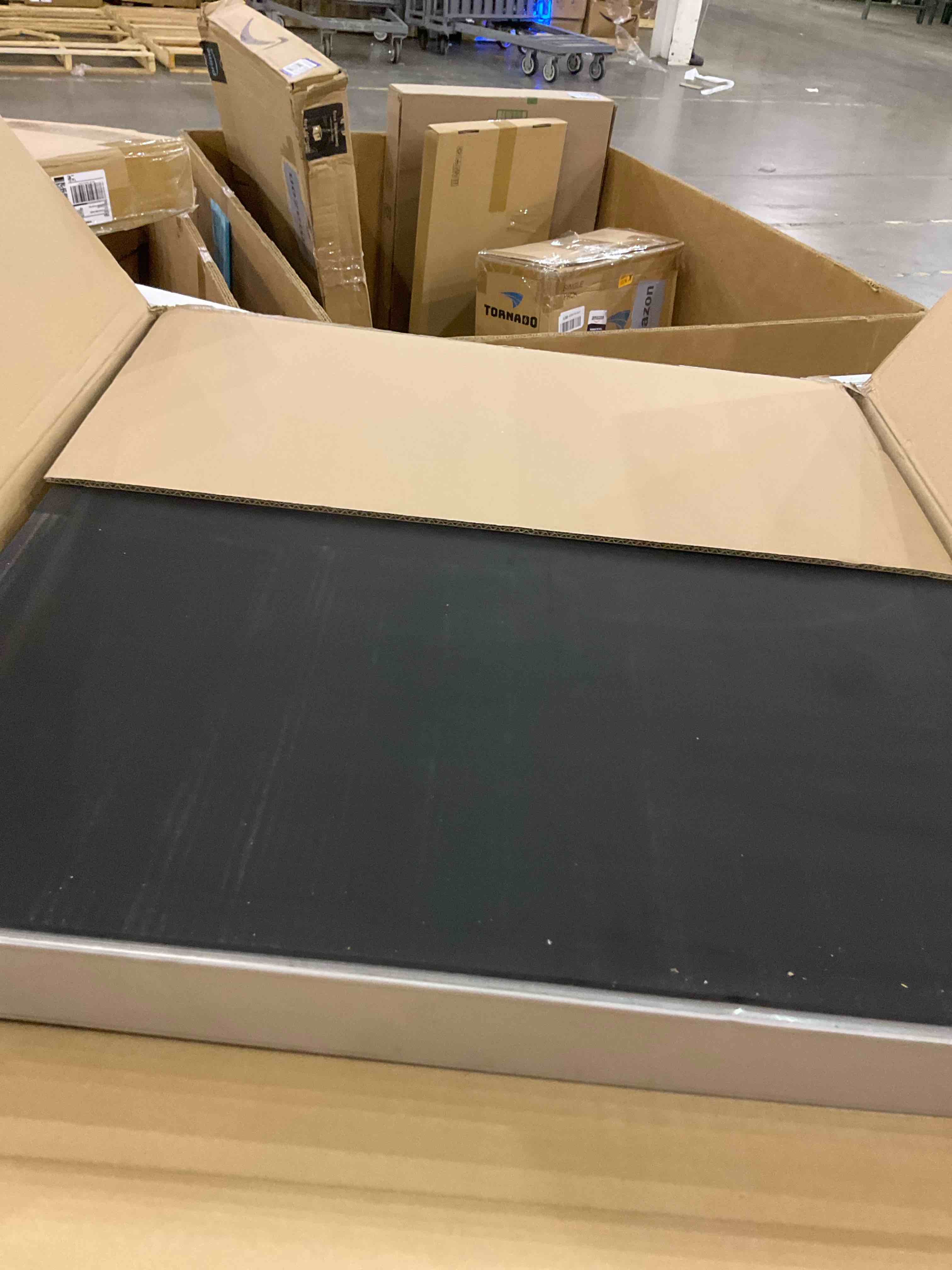 https://s3.amazonaws.com/lotting-images-prod/bidfta/PPE2574120_1745581756391.jpeg