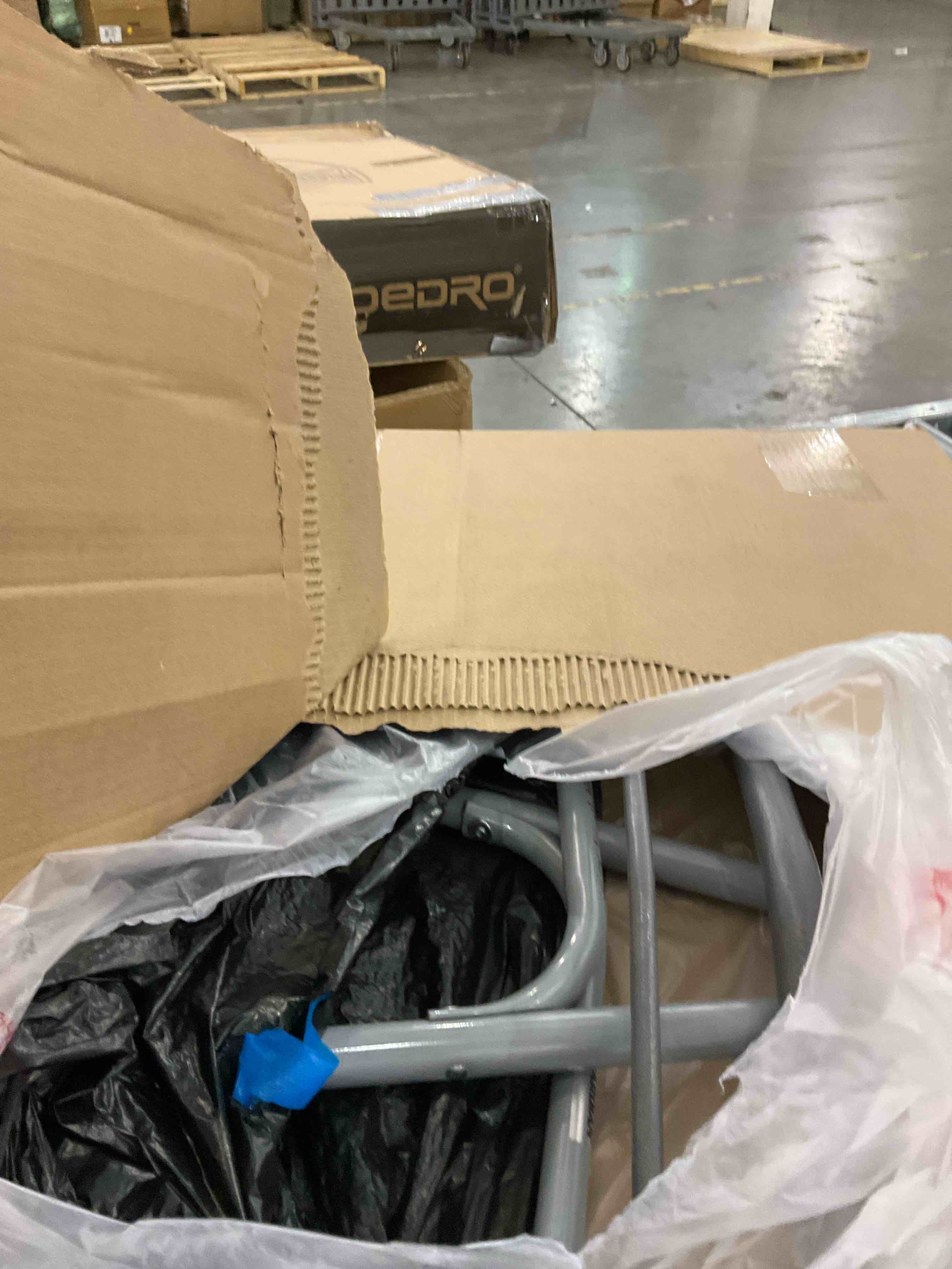 https://s3.amazonaws.com/lotting-images-prod/bidfta/PPE2574240_1745588008838.jpeg