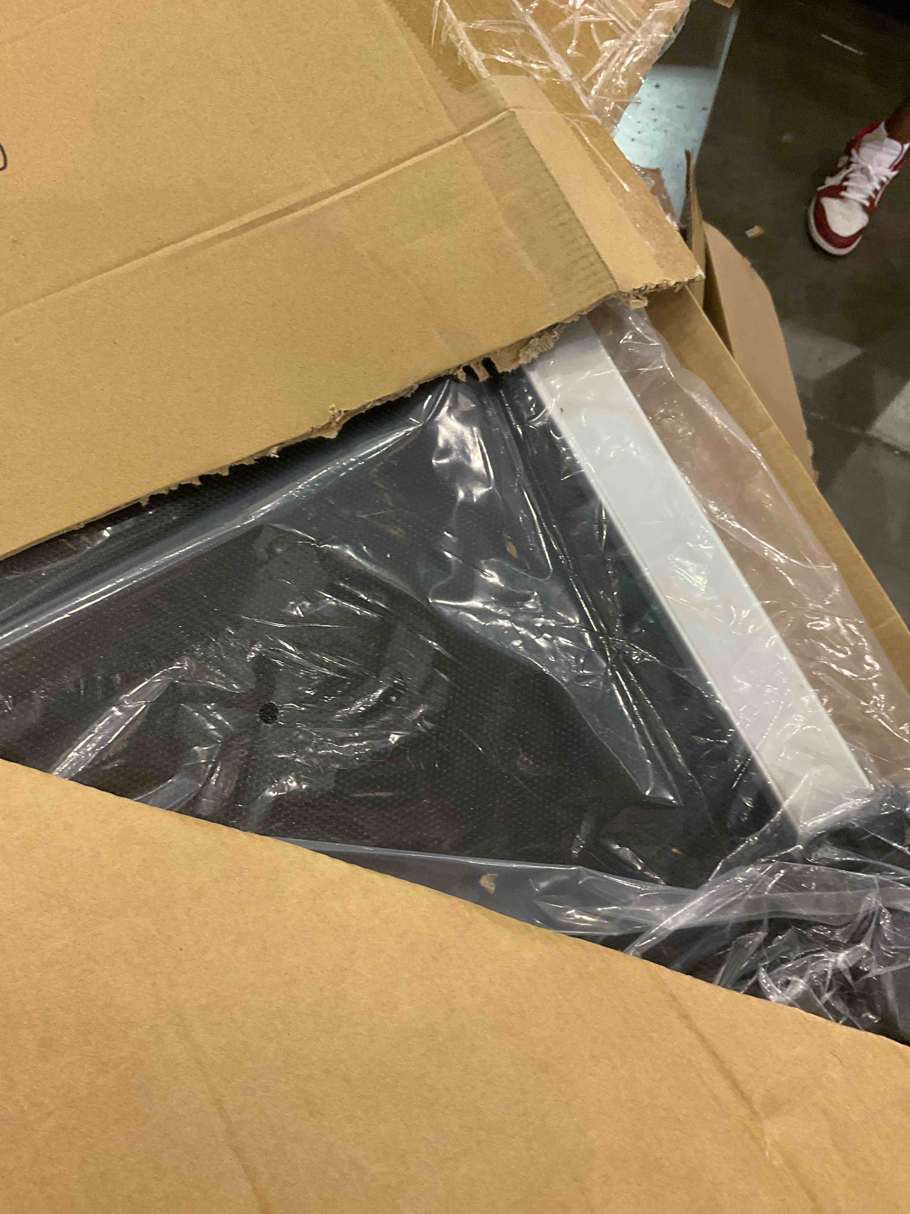 https://s3.amazonaws.com/lotting-images-prod/bidfta/PPE2574400_1745602373669.jpeg