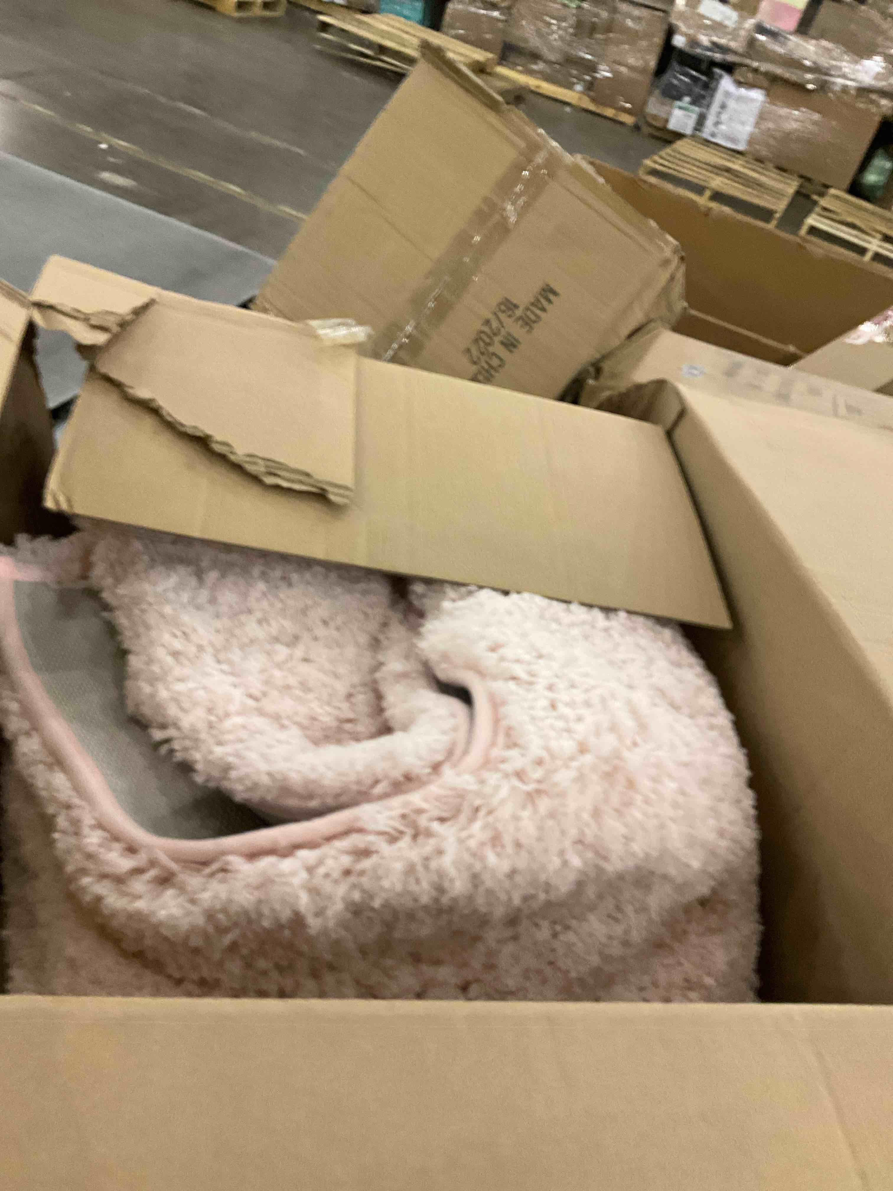 https://s3.amazonaws.com/lotting-images-prod/bidfta/PPE2574418_1745605523166.jpeg
