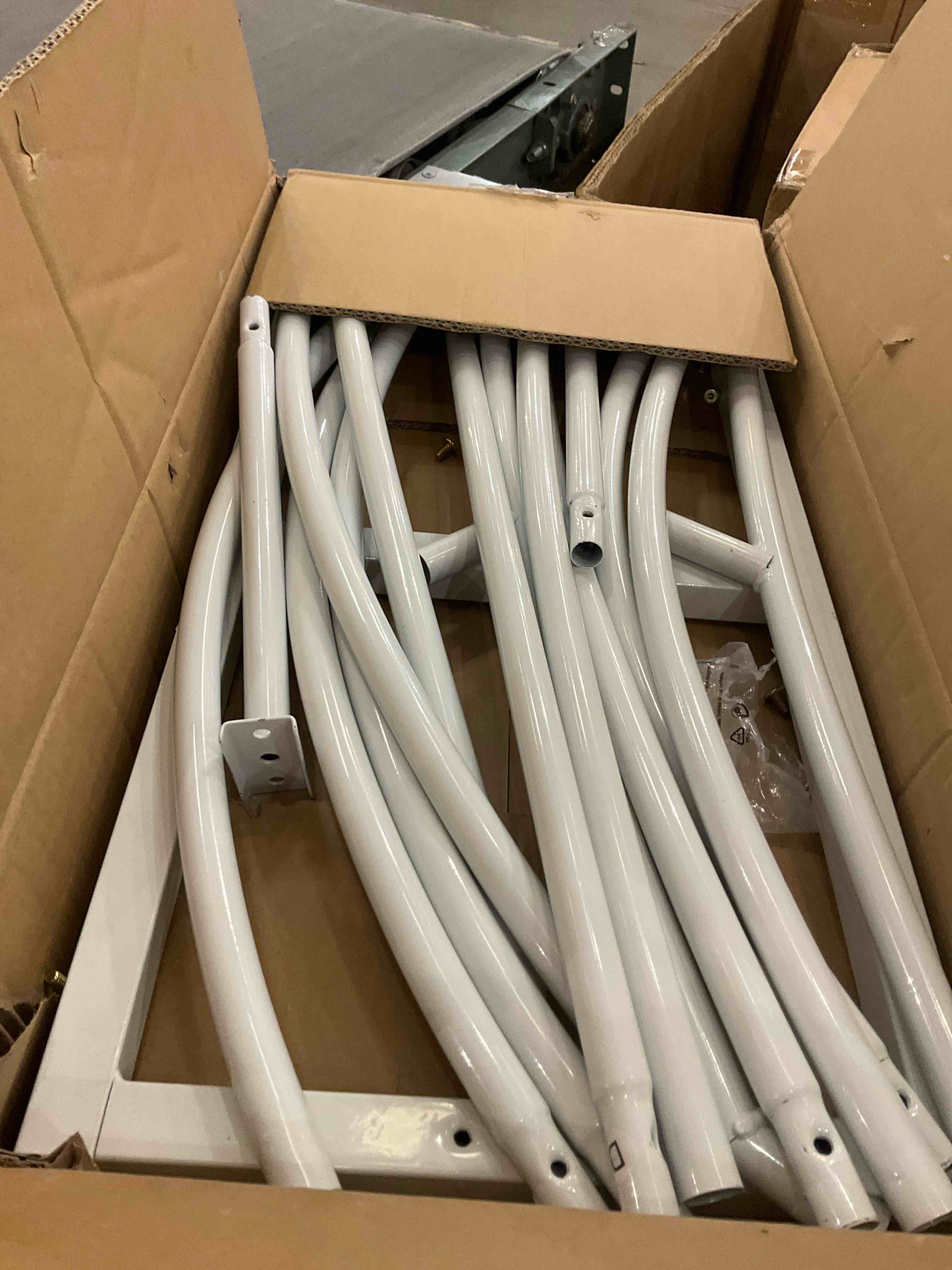 https://s3.amazonaws.com/lotting-images-prod/bidfta/PPE2574443_1745850692195.jpeg