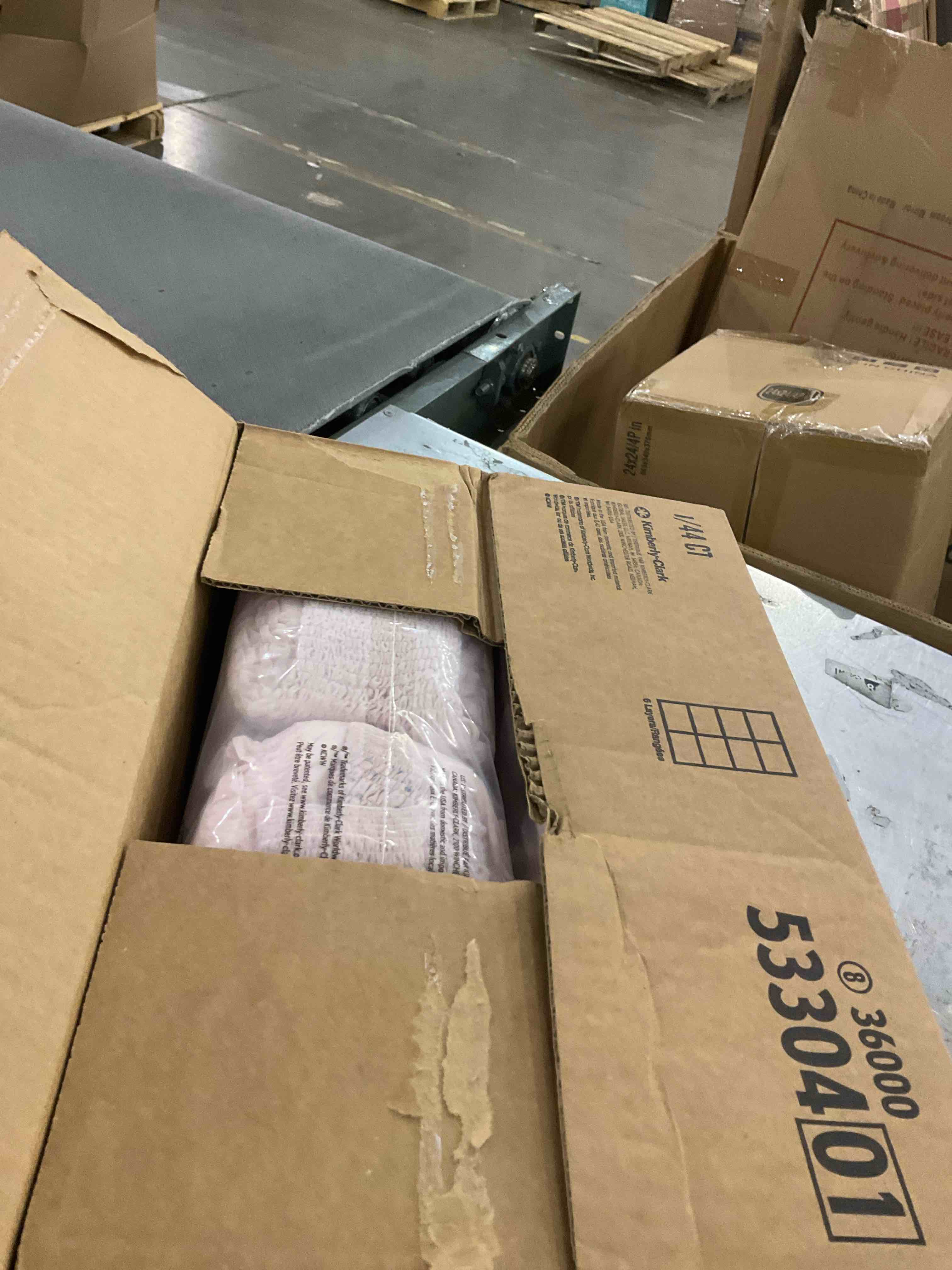 https://s3.amazonaws.com/lotting-images-prod/bidfta/PPE2574554_1745843519311.jpeg