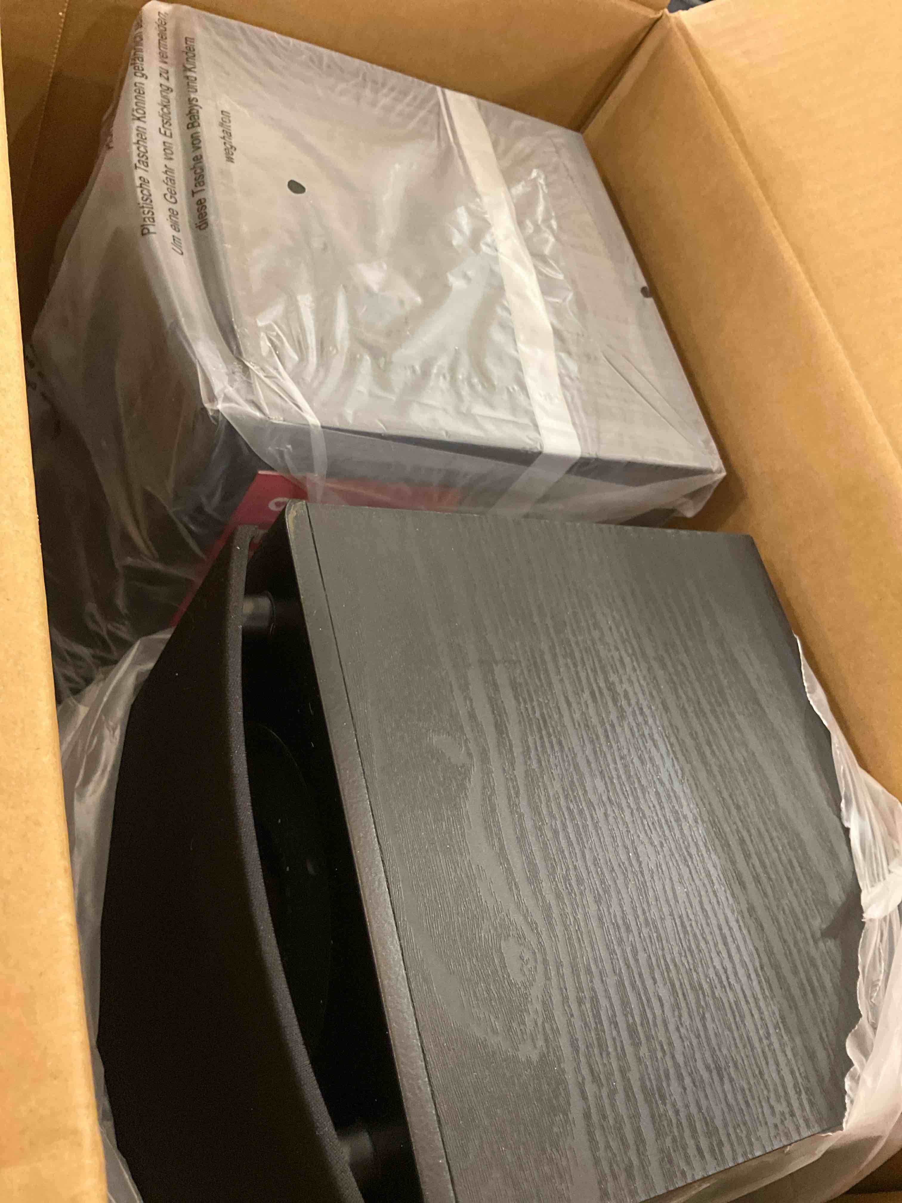 https://s3.amazonaws.com/lotting-images-prod/bidfta/PPE2574947_1745859627805.jpeg