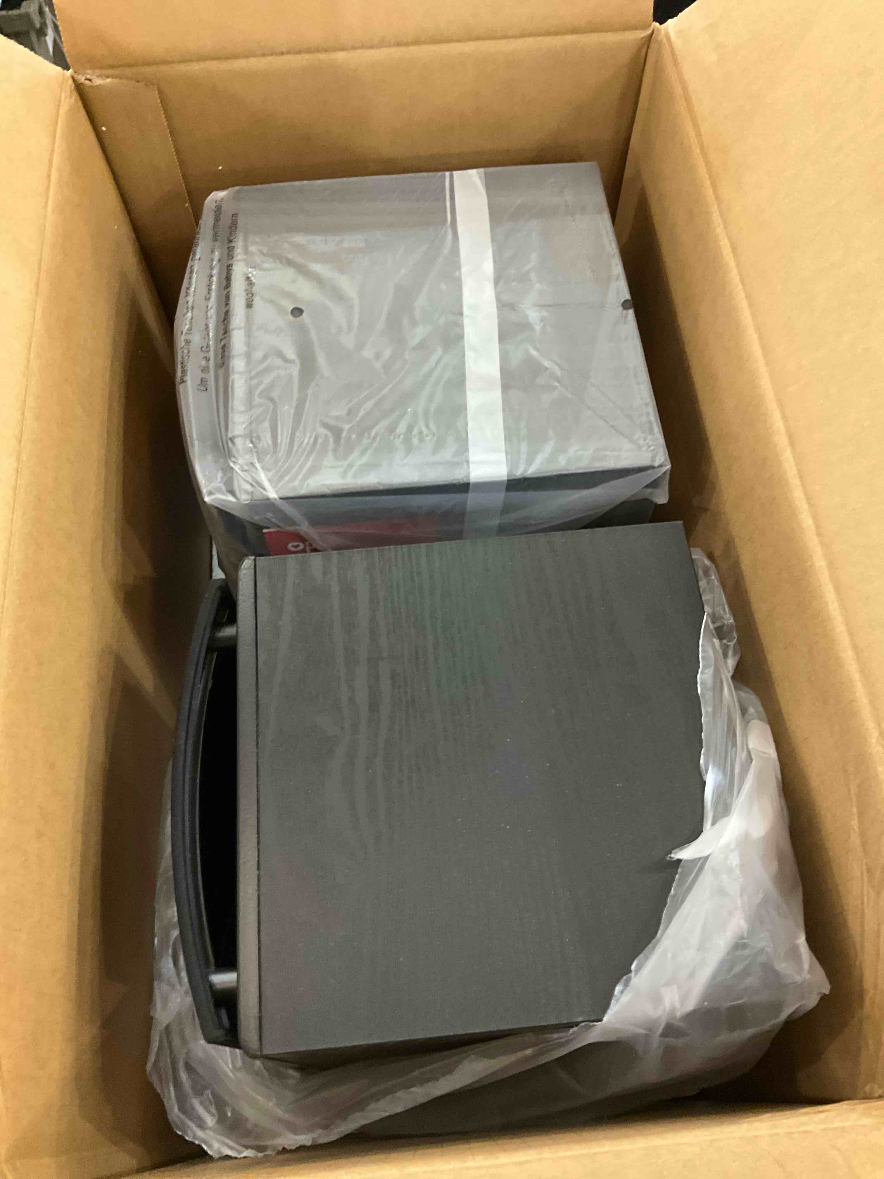https://s3.amazonaws.com/lotting-images-prod/bidfta/PPE2574947_1745859629723.jpeg