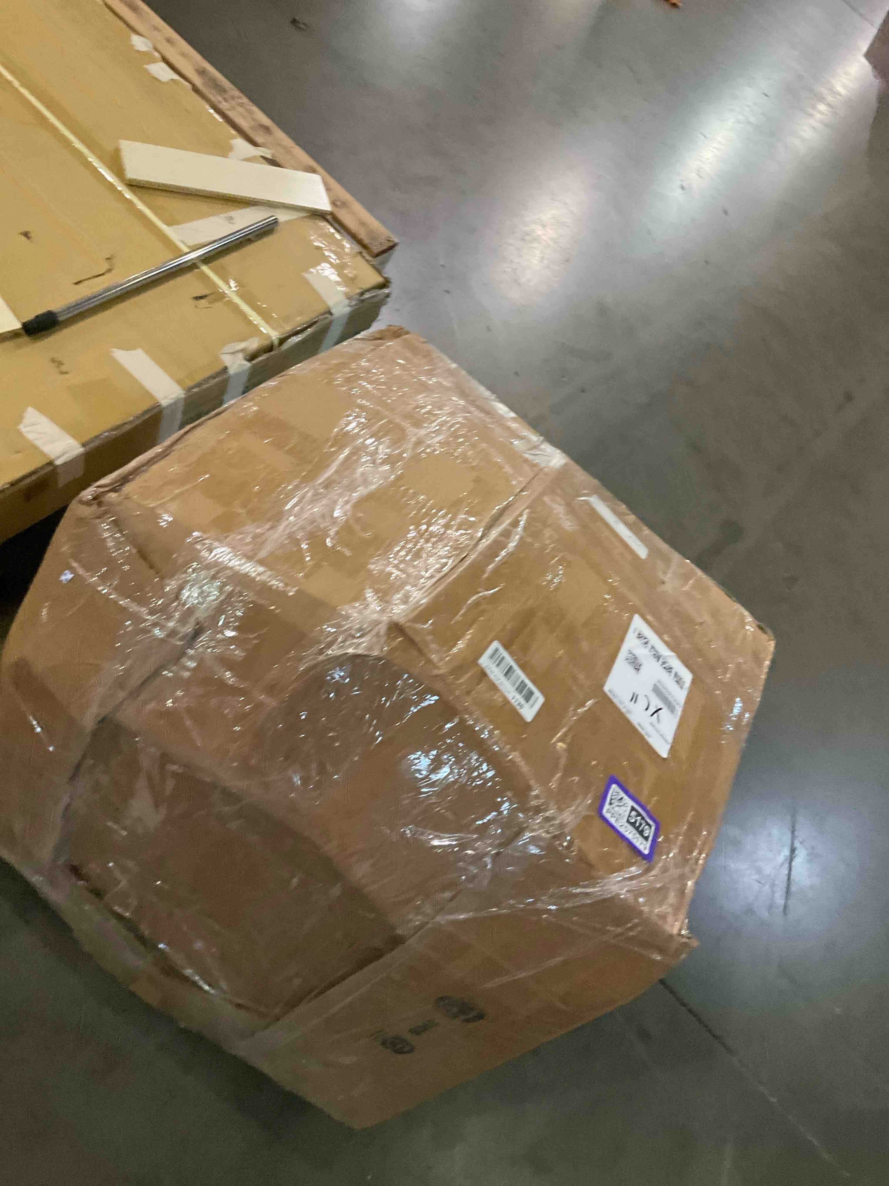 https://s3.amazonaws.com/lotting-images-prod/bidfta/PPE2575179_1744896618529.jpeg
