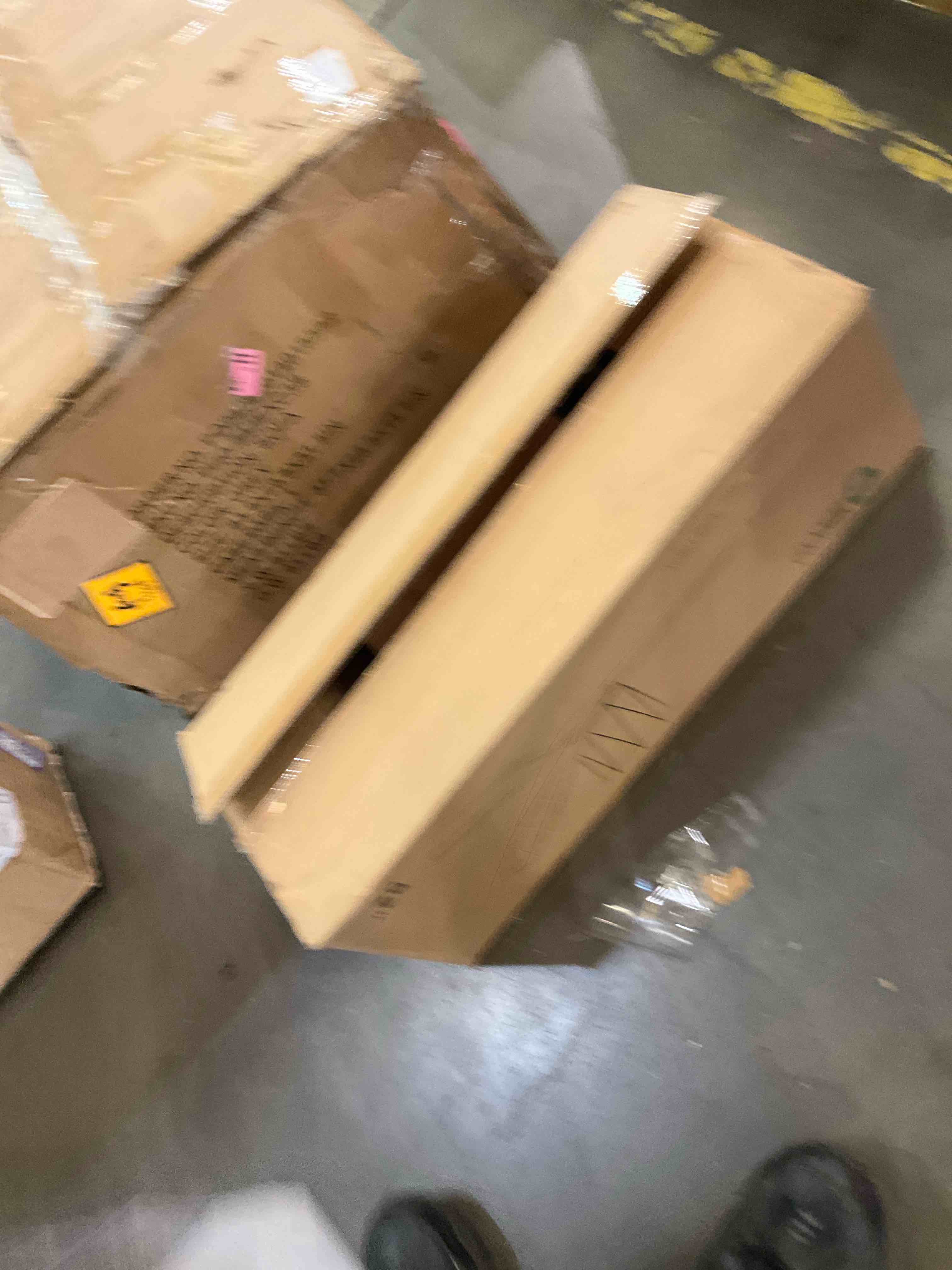 https://s3.amazonaws.com/lotting-images-prod/bidfta/PPE2575575_1744989415408.jpeg