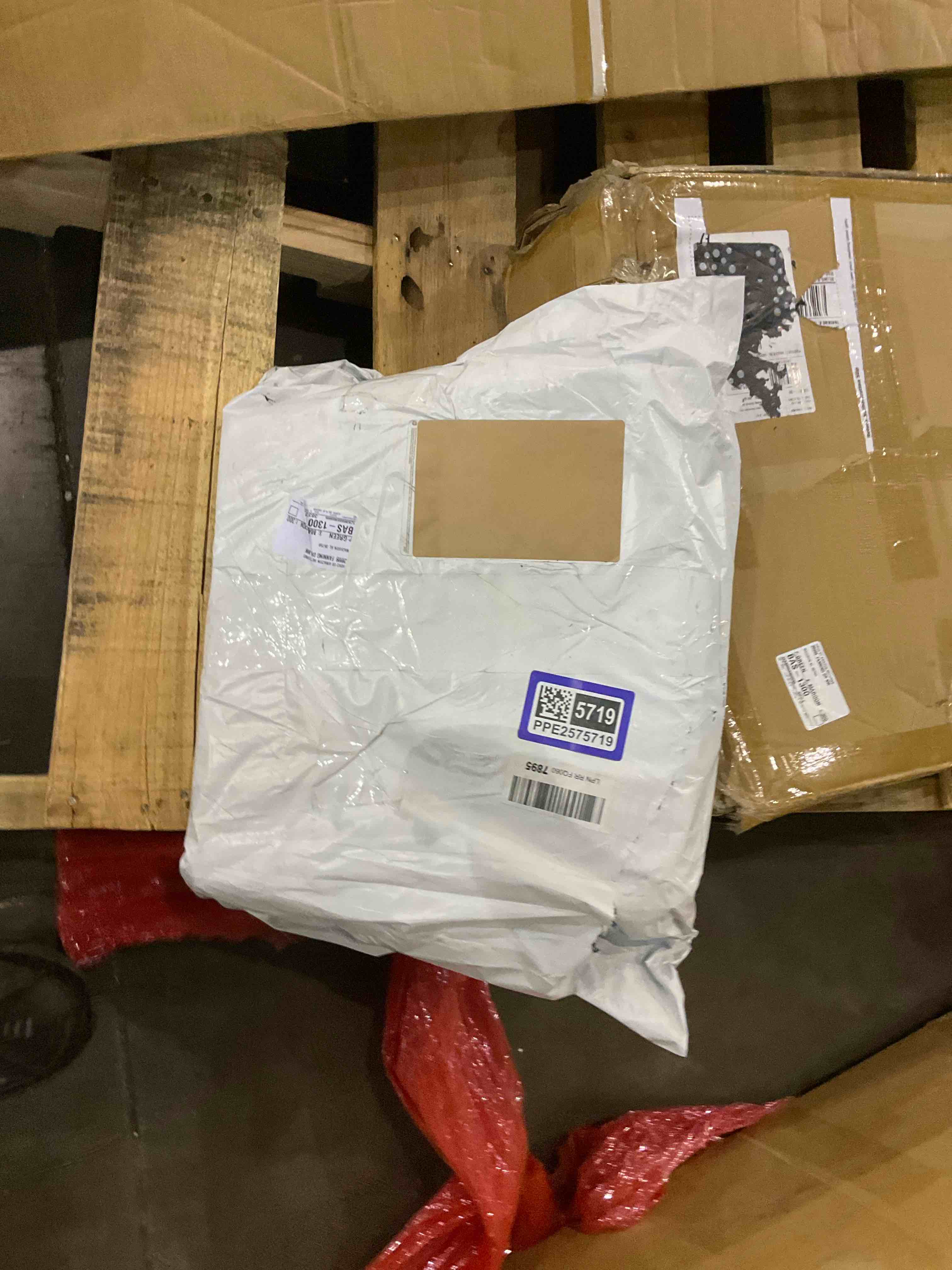 https://s3.amazonaws.com/lotting-images-prod/bidfta/PPE2575719_1745320739759.jpeg