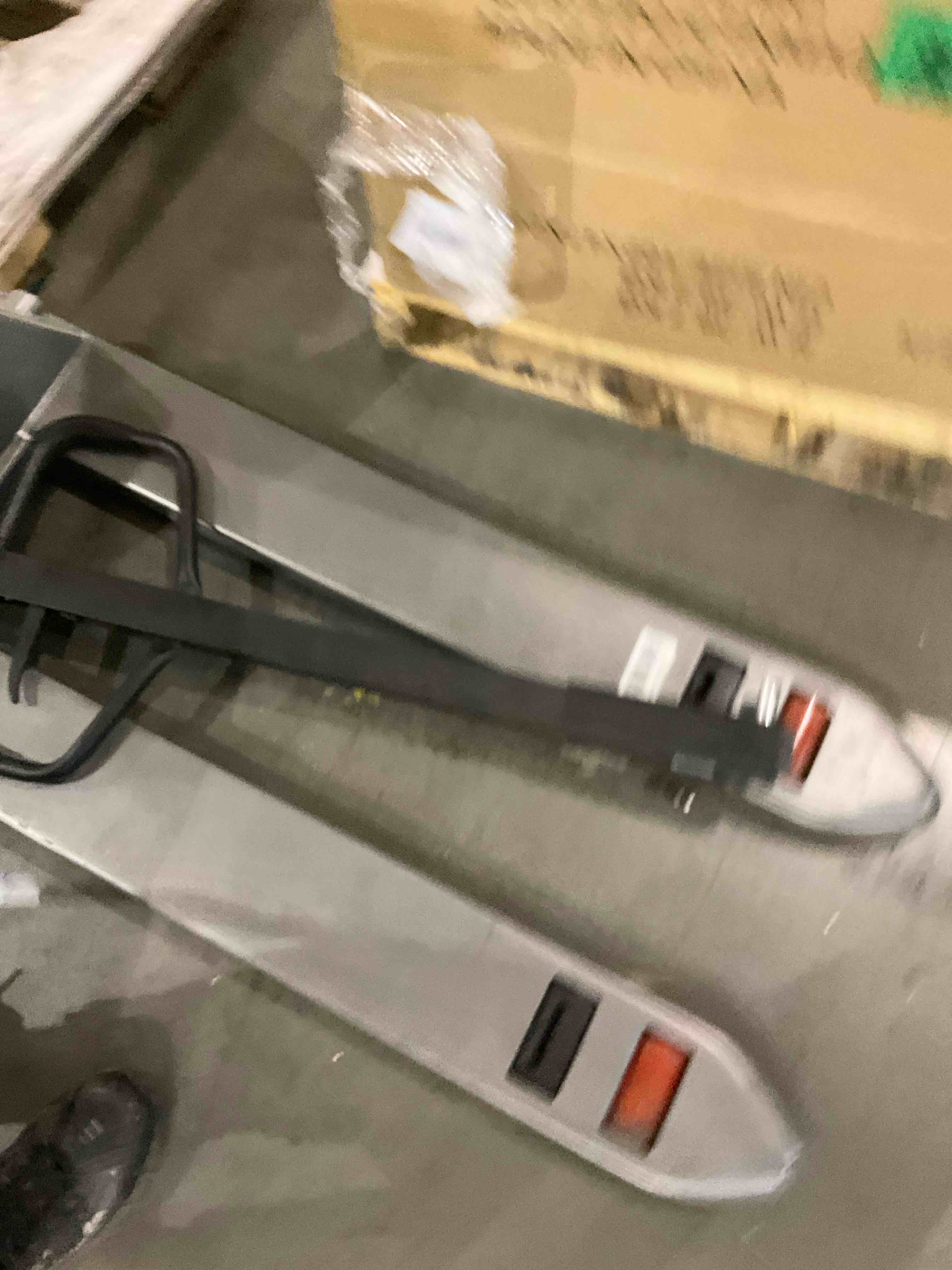 https://s3.amazonaws.com/lotting-images-prod/bidfta/PPE2575731_1745321323452.jpeg