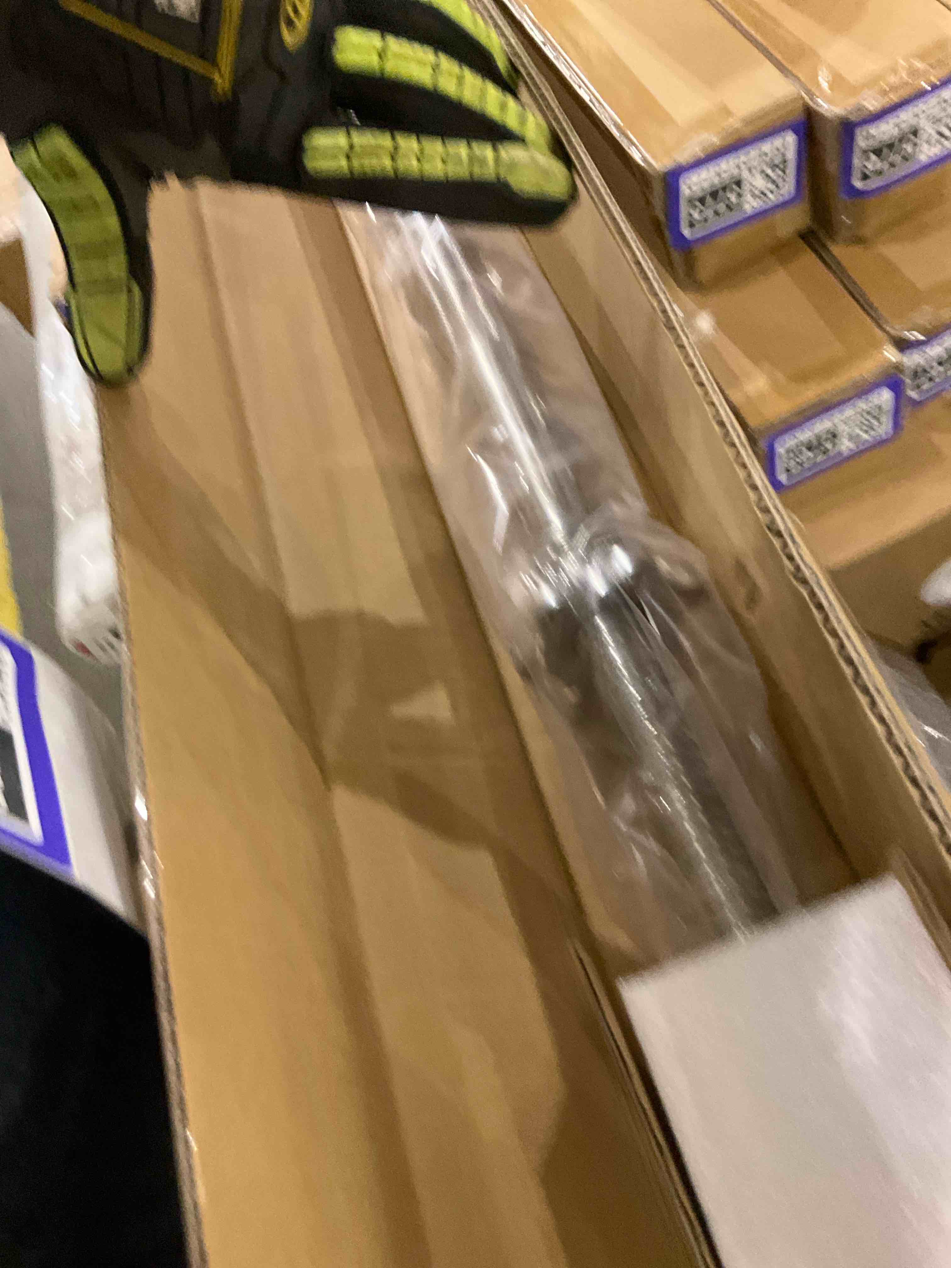 https://s3.amazonaws.com/lotting-images-prod/bidfta/PPE2575767_1745324397872.jpeg