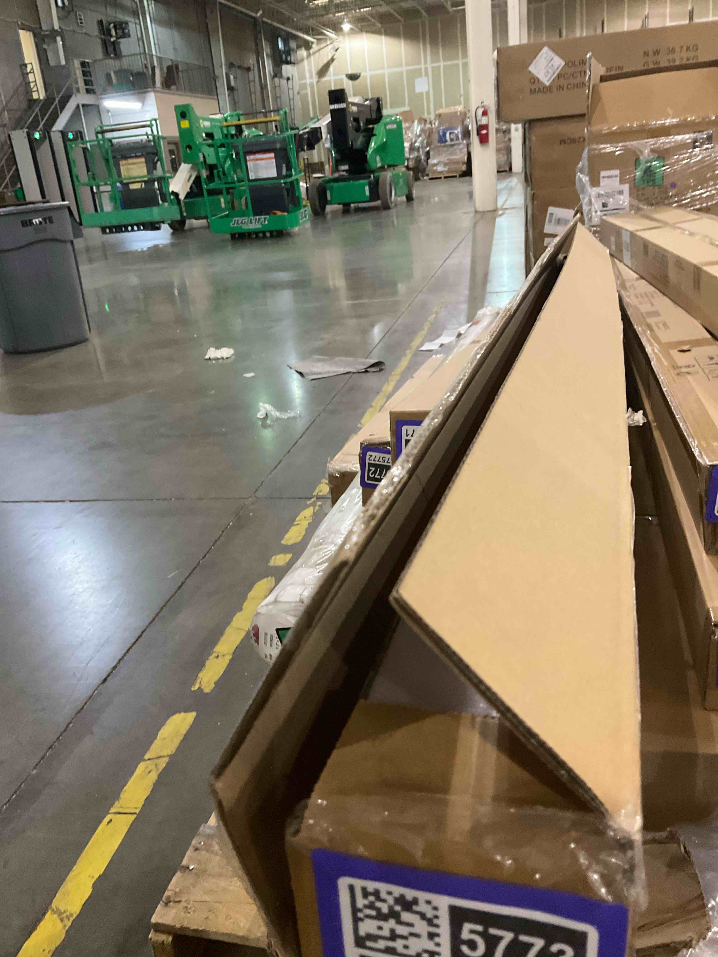 https://s3.amazonaws.com/lotting-images-prod/bidfta/PPE2575791_1745324394190.jpeg