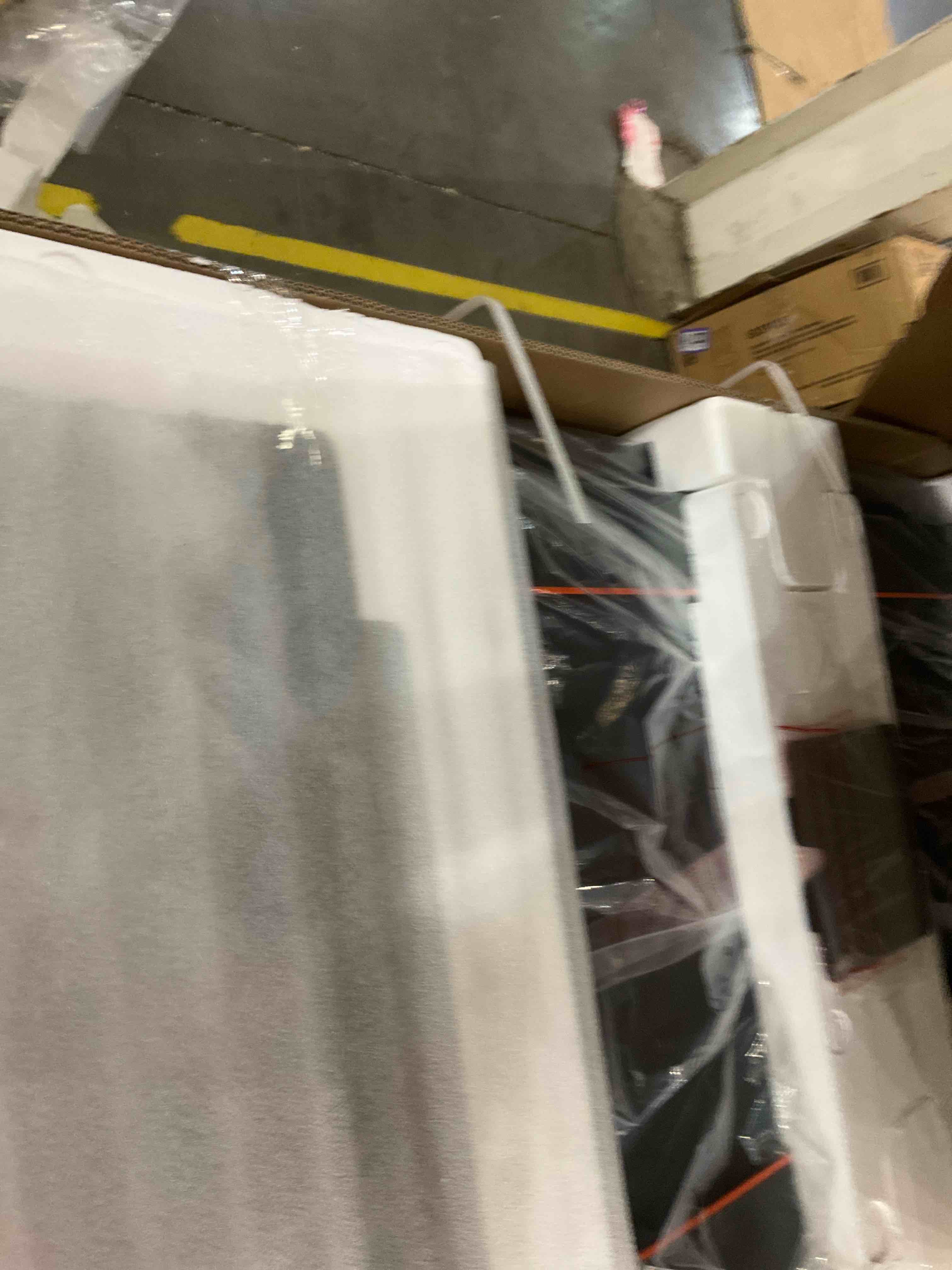 https://s3.amazonaws.com/lotting-images-prod/bidfta/PPE2575841_1745329186722.jpeg