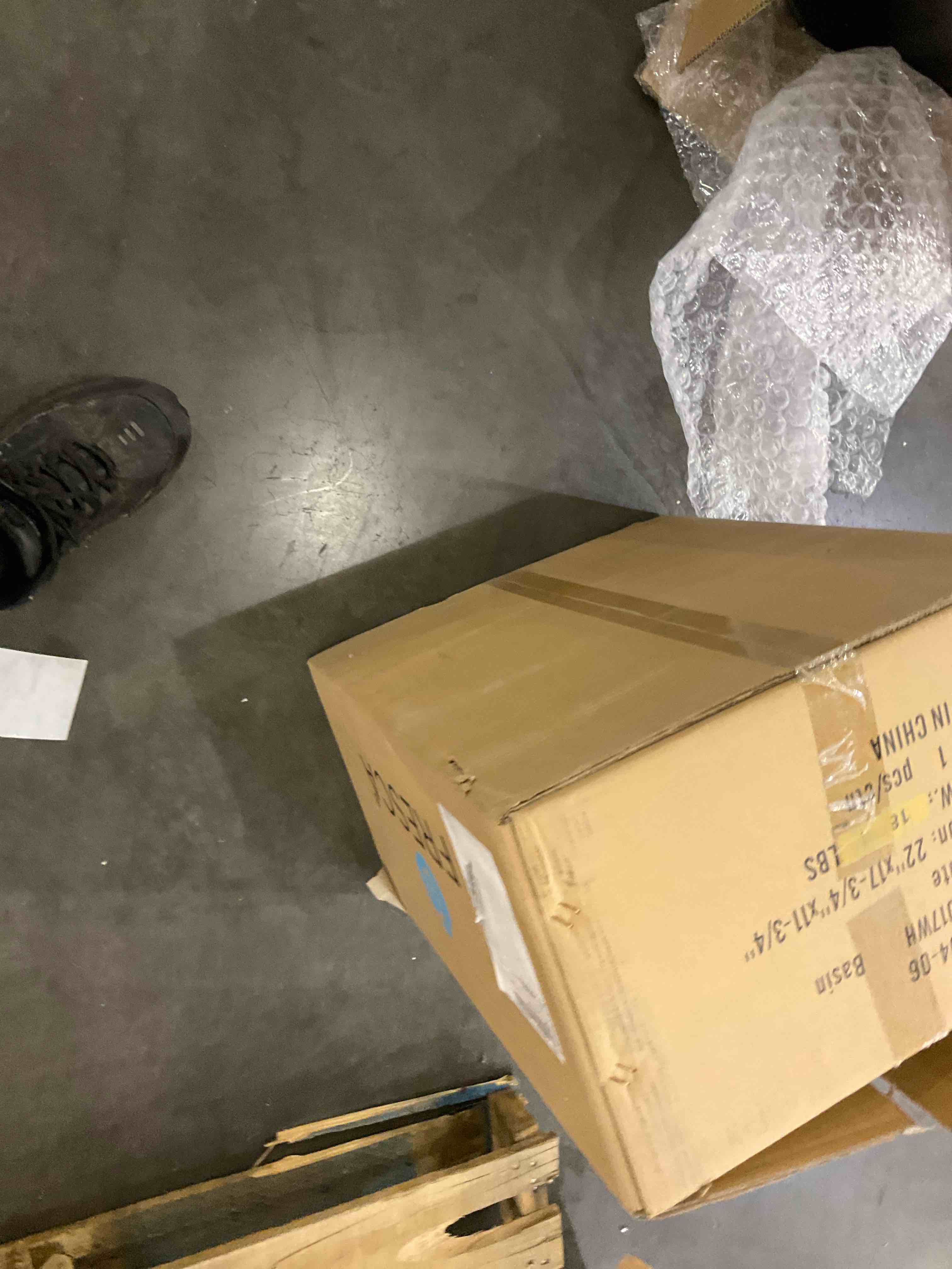 https://s3.amazonaws.com/lotting-images-prod/bidfta/PPE2576350_1745581476651.jpeg