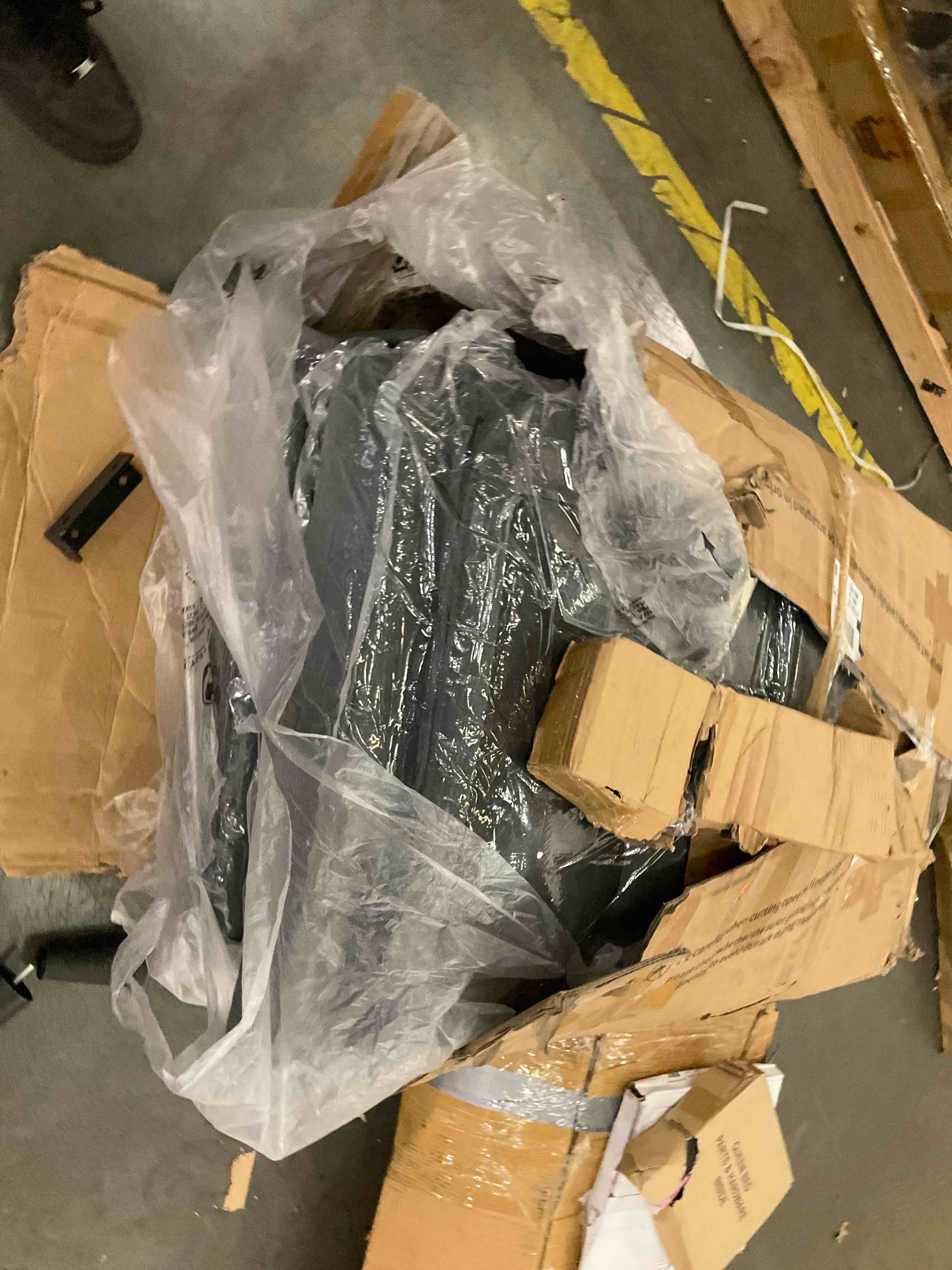 https://s3.amazonaws.com/lotting-images-prod/bidfta/PPE2576443_1745593843280.jpeg
