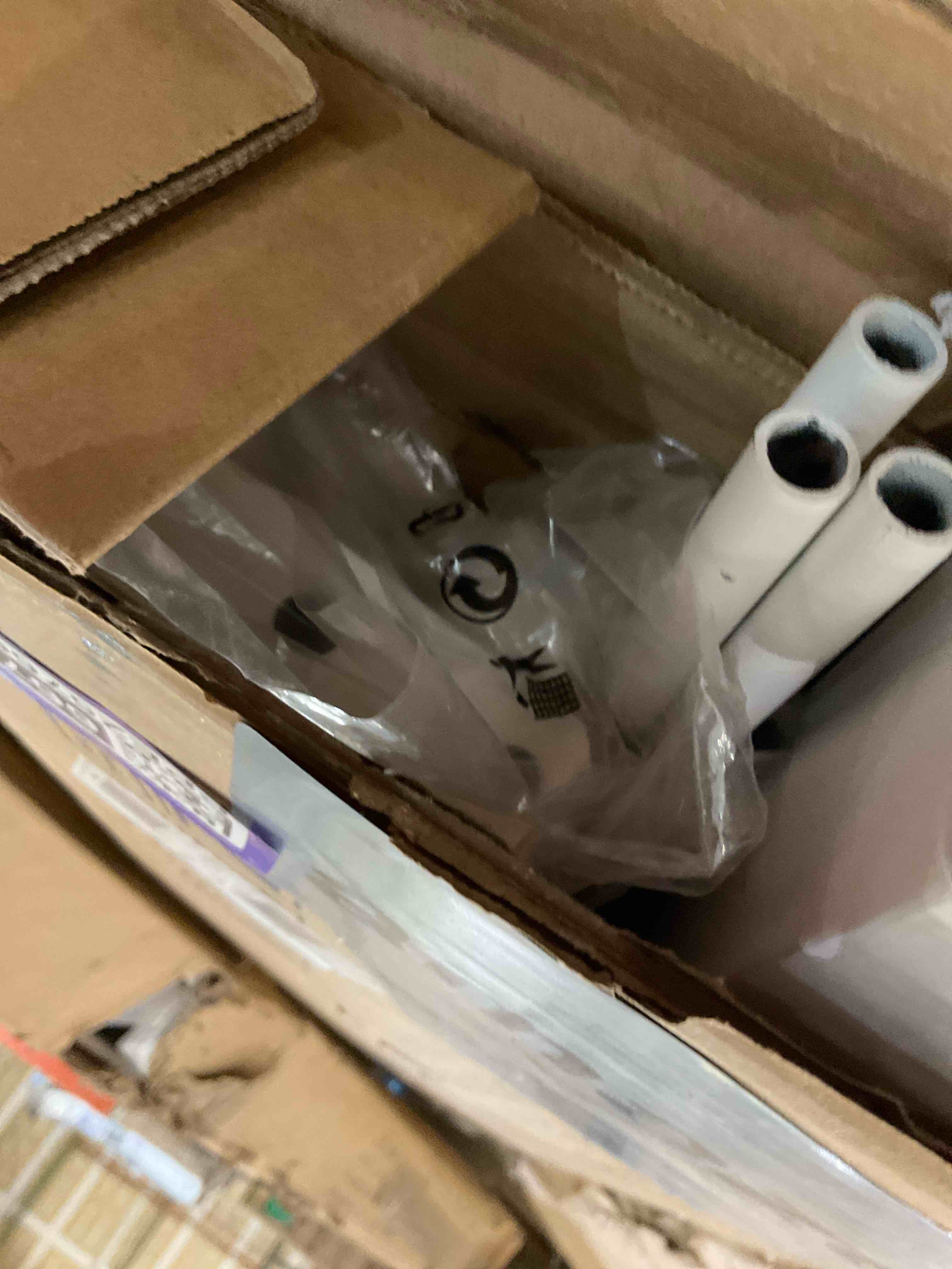 https://s3.amazonaws.com/lotting-images-prod/bidfta/PPE2576675_1745844236169.jpeg