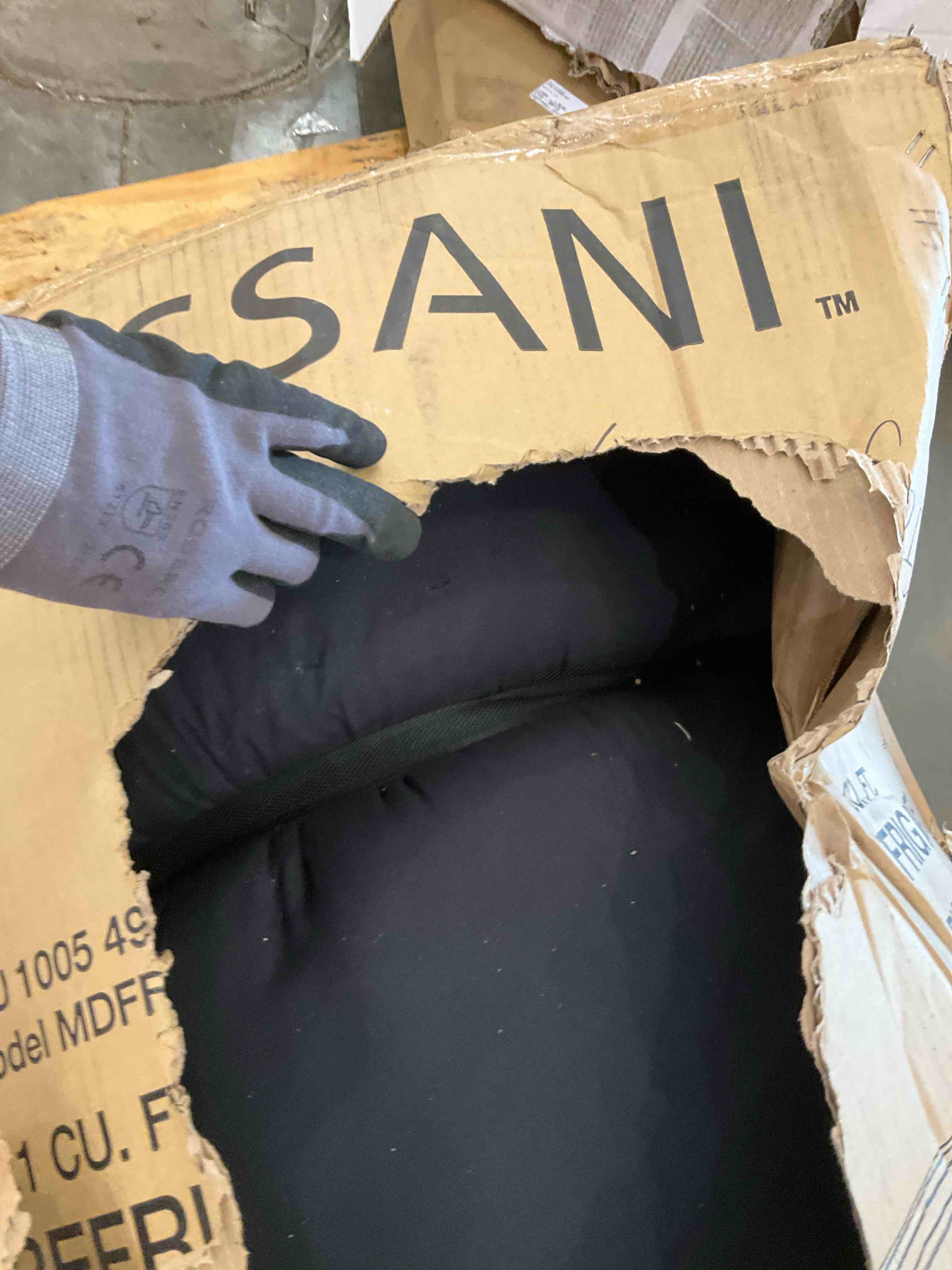 https://s3.amazonaws.com/lotting-images-prod/bidfta/PPE2576690_1745847763676.jpeg