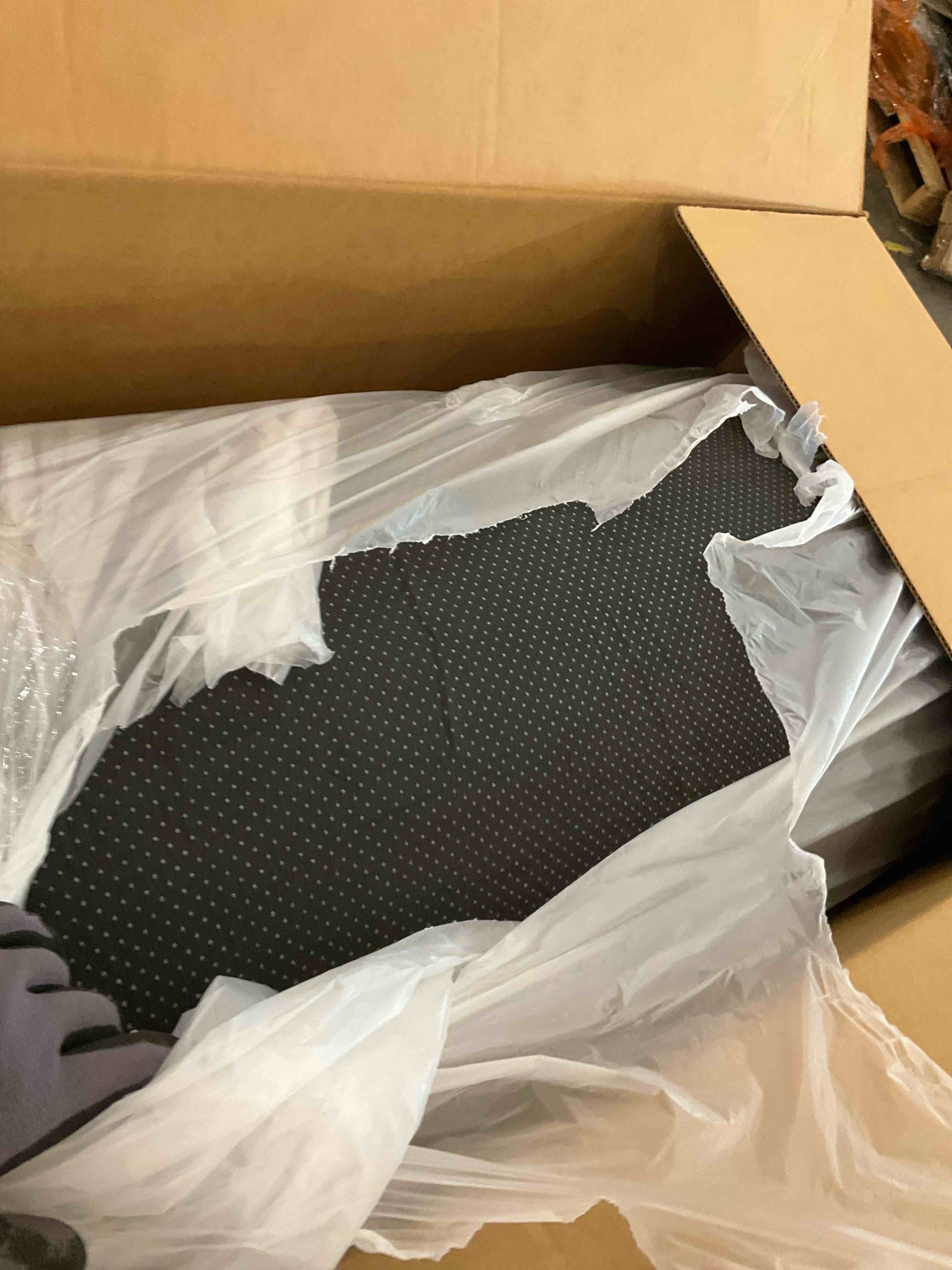 https://s3.amazonaws.com/lotting-images-prod/bidfta/PPE2577155_1746124557841.jpeg