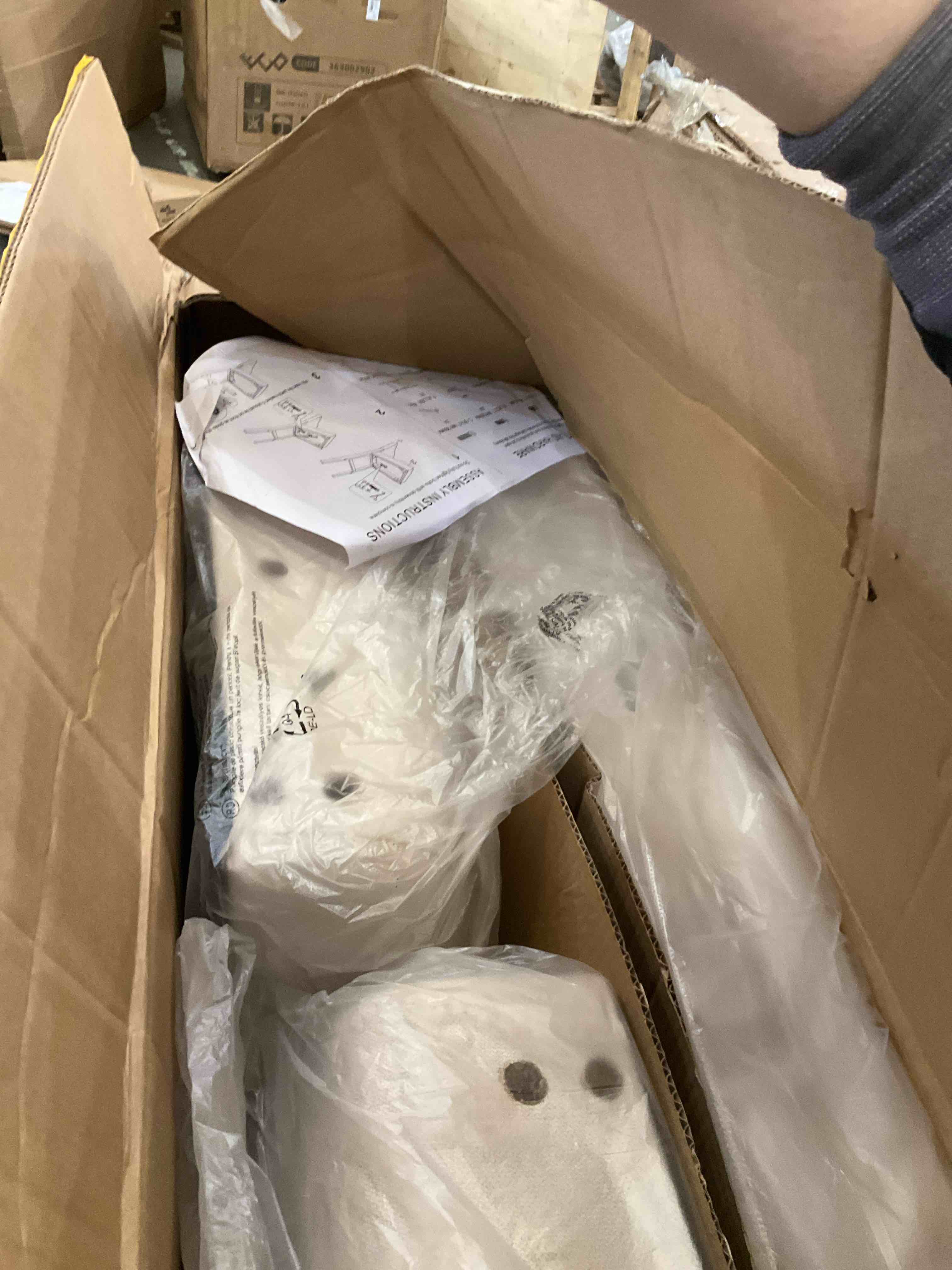 https://s3.amazonaws.com/lotting-images-prod/bidfta/PPE2577326_1746207863036.jpeg