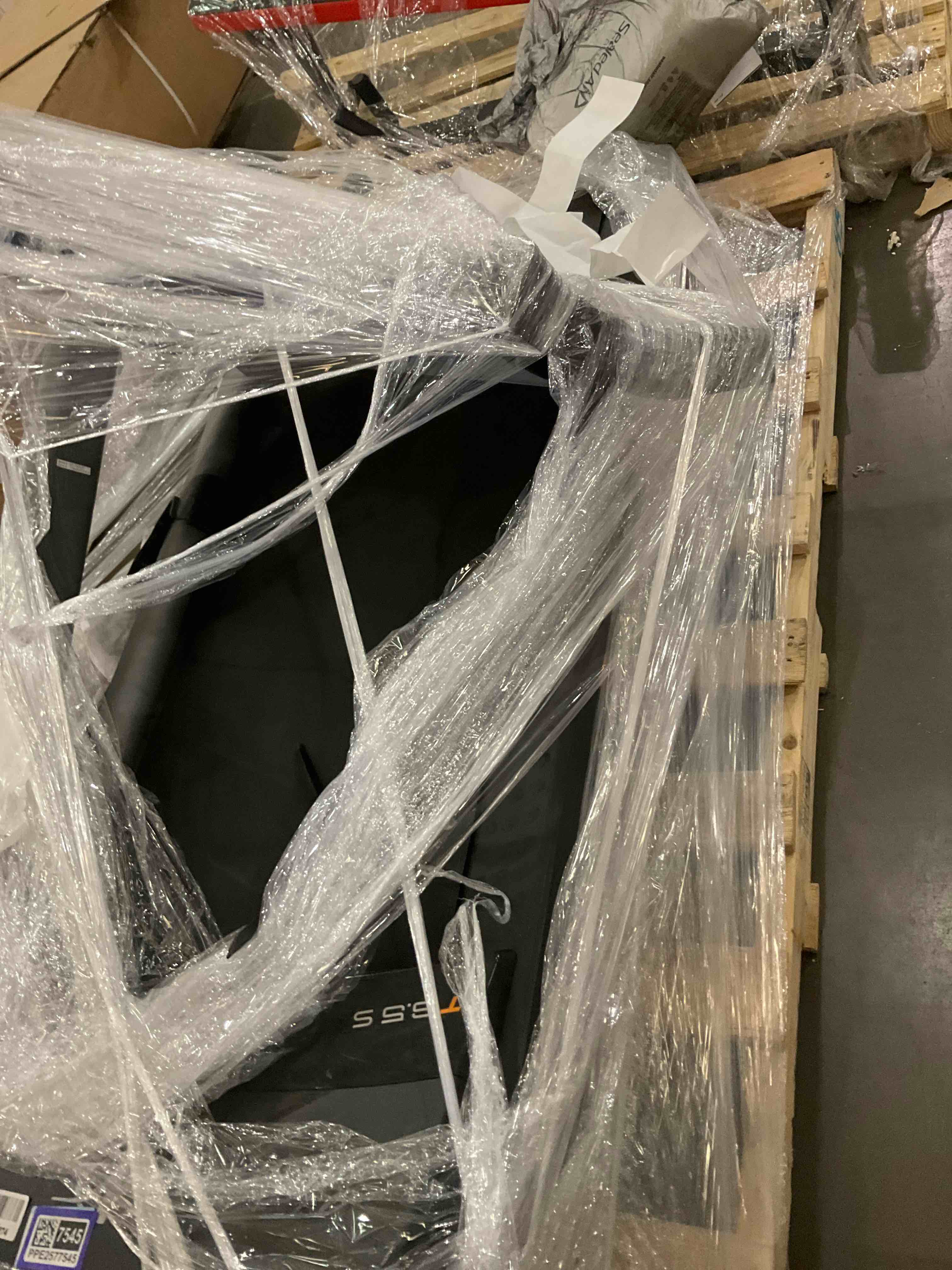 https://s3.amazonaws.com/lotting-images-prod/bidfta/PPE2577545_1746463719505.jpeg