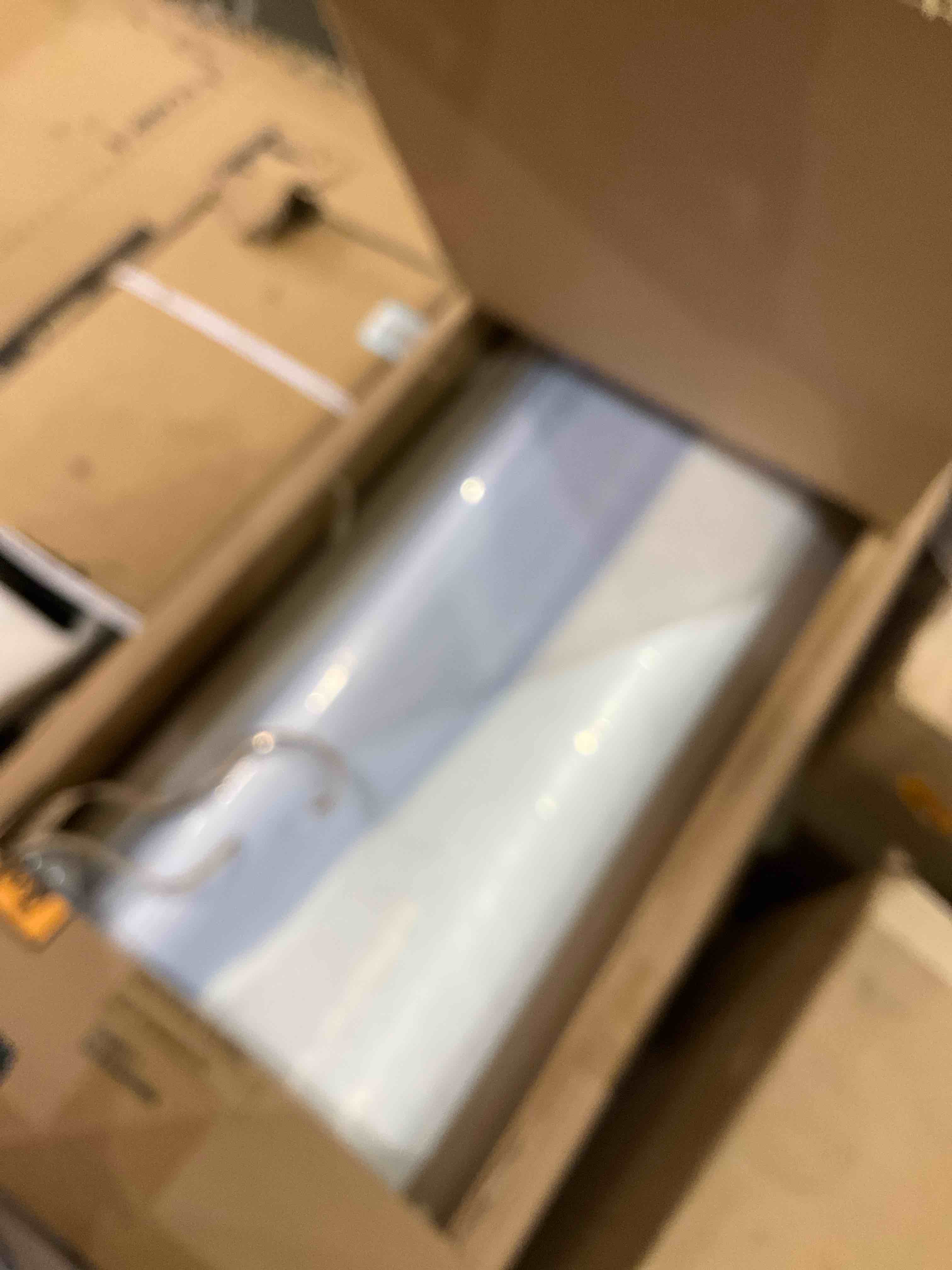 https://s3.amazonaws.com/lotting-images-prod/bidfta/PPE2577596_1746469294096.jpeg