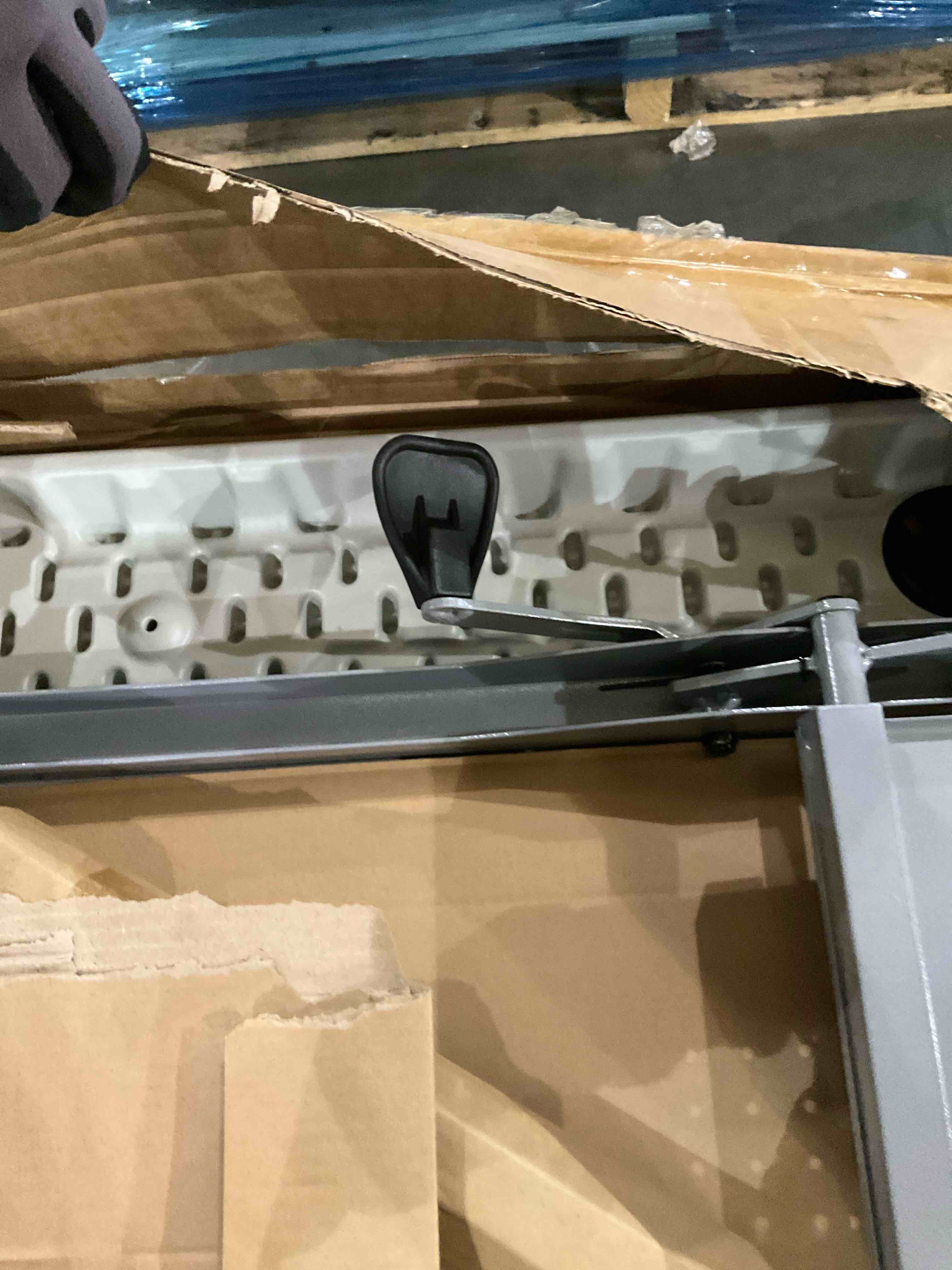 https://s3.amazonaws.com/lotting-images-prod/bidfta/PPE2577614_1746471295144.jpeg