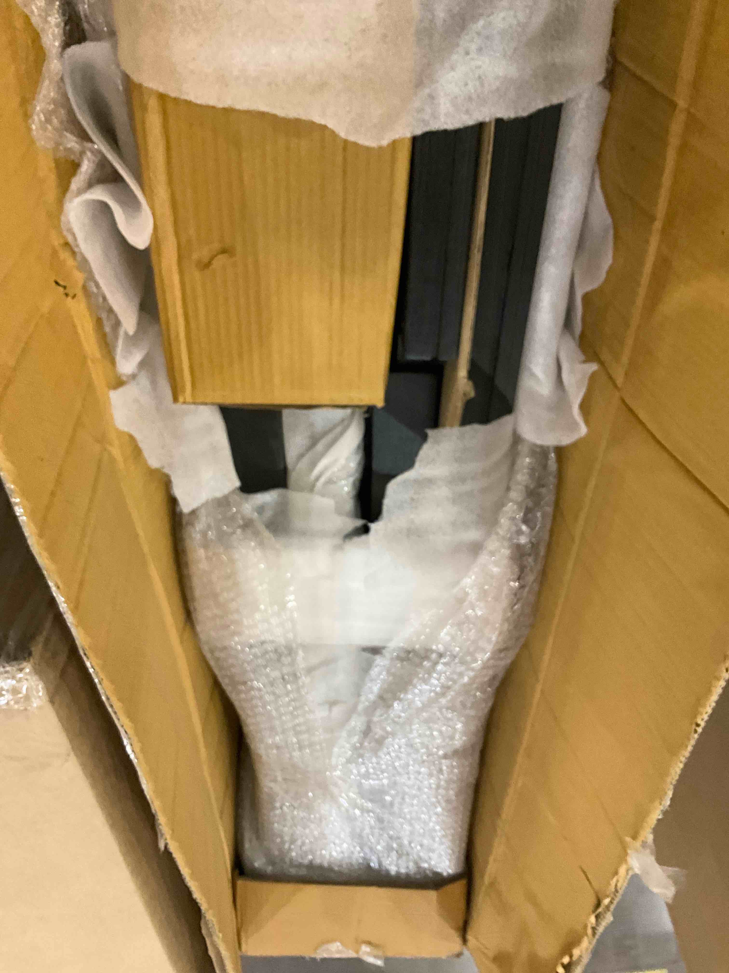 https://s3.amazonaws.com/lotting-images-prod/bidfta/PPE2577772_1746535355818.jpeg