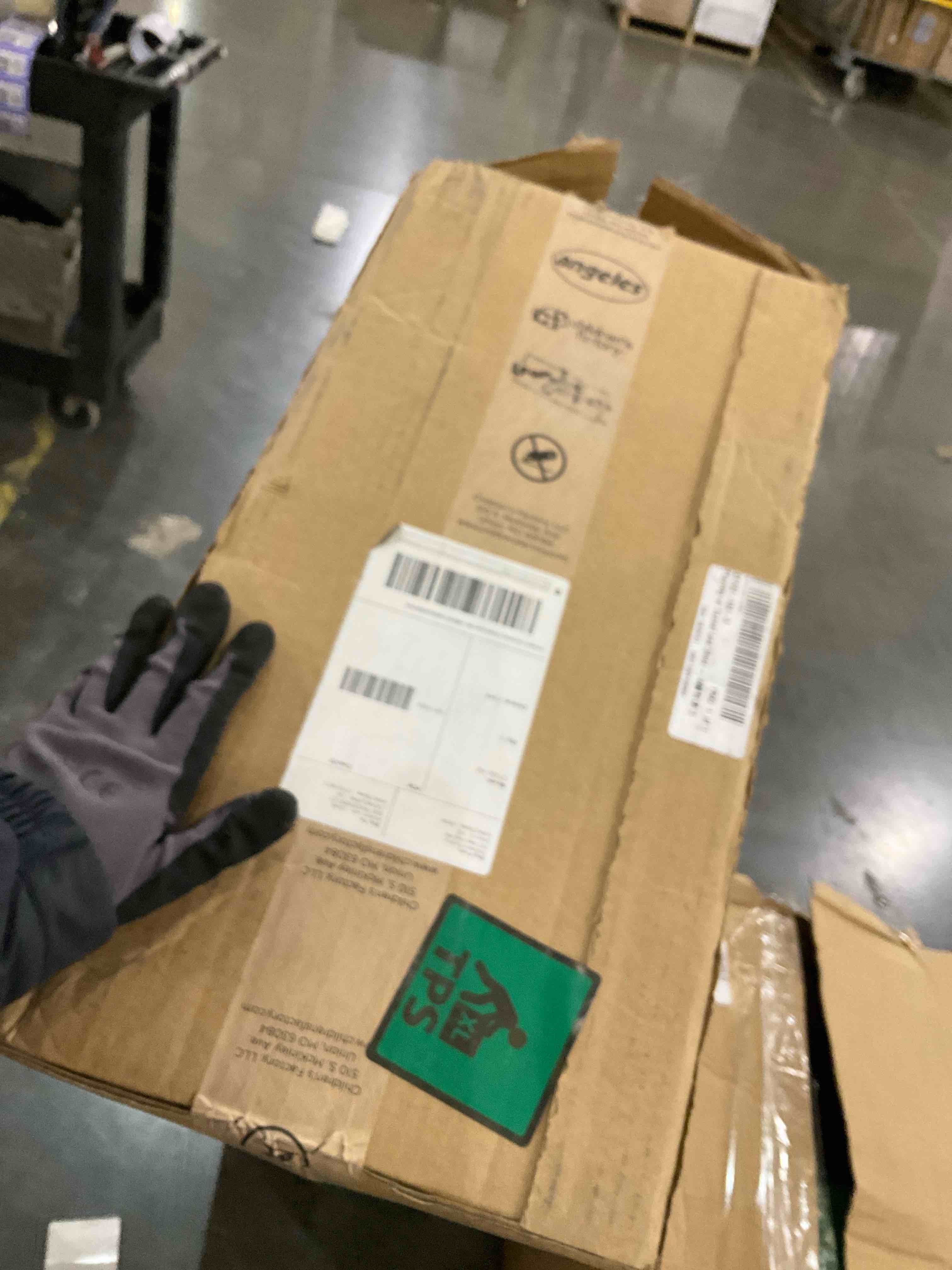 https://s3.amazonaws.com/lotting-images-prod/bidfta/PPE2577775_1746535139744.jpeg
