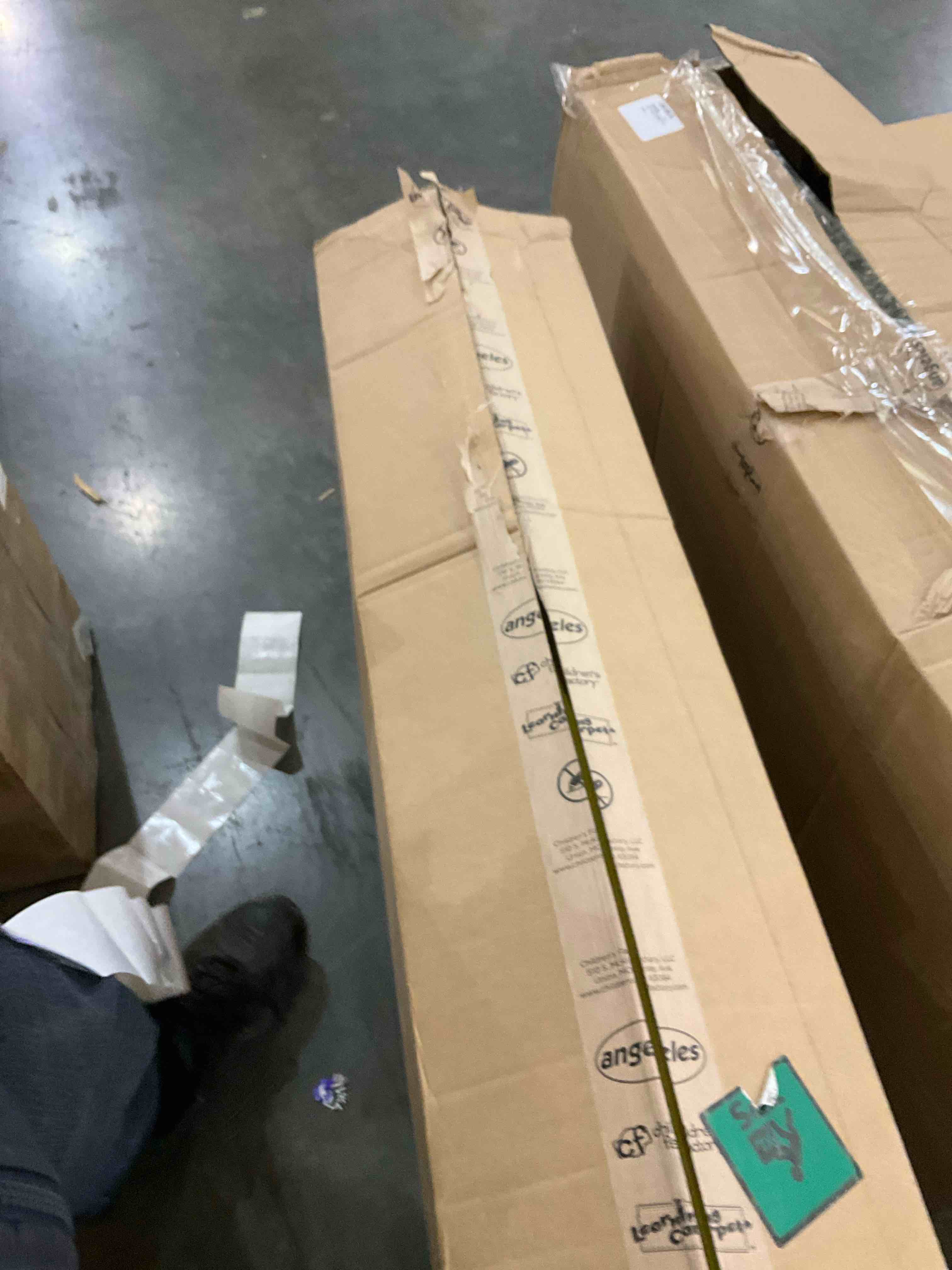 https://s3.amazonaws.com/lotting-images-prod/bidfta/PPE2577775_1746535143090.jpeg