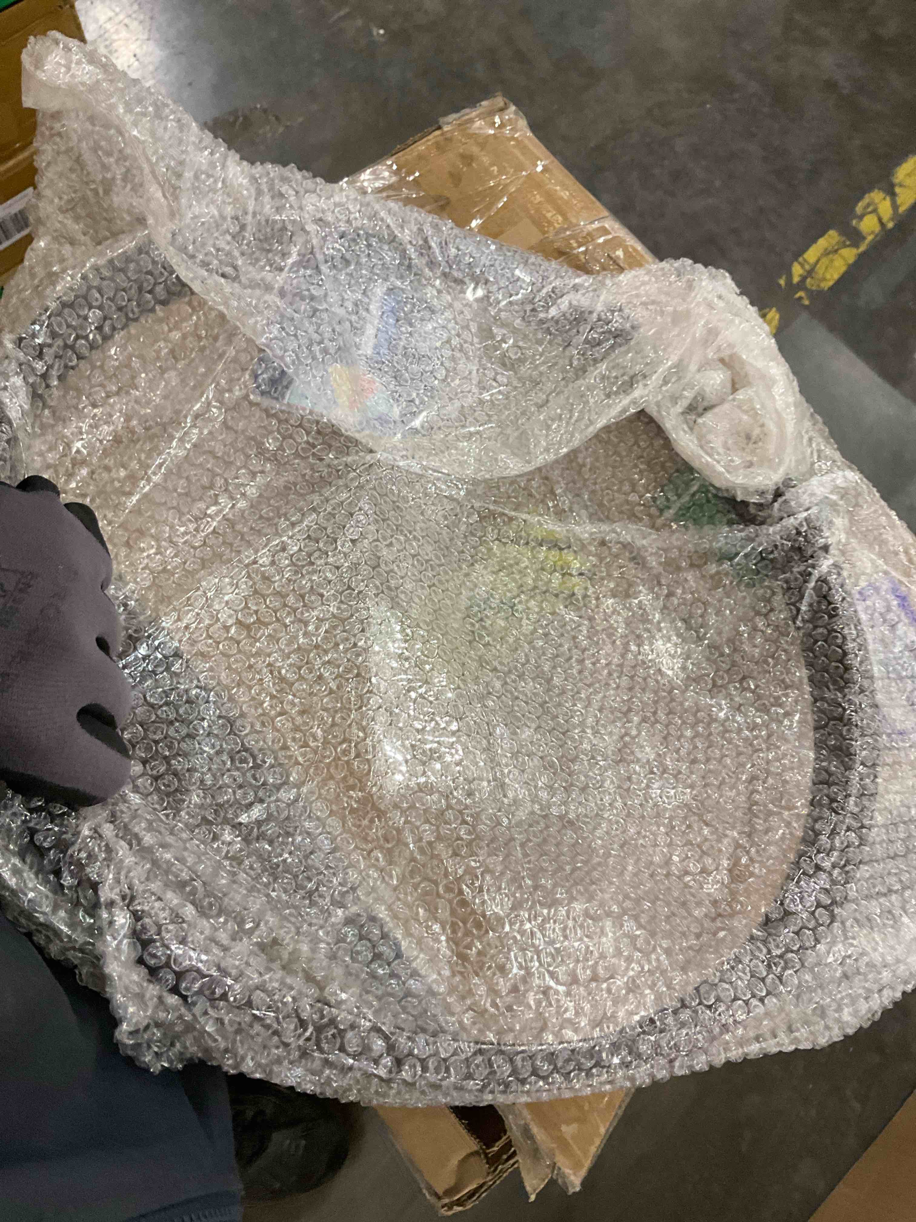 https://s3.amazonaws.com/lotting-images-prod/bidfta/PPE2577777_1746534995540.jpeg