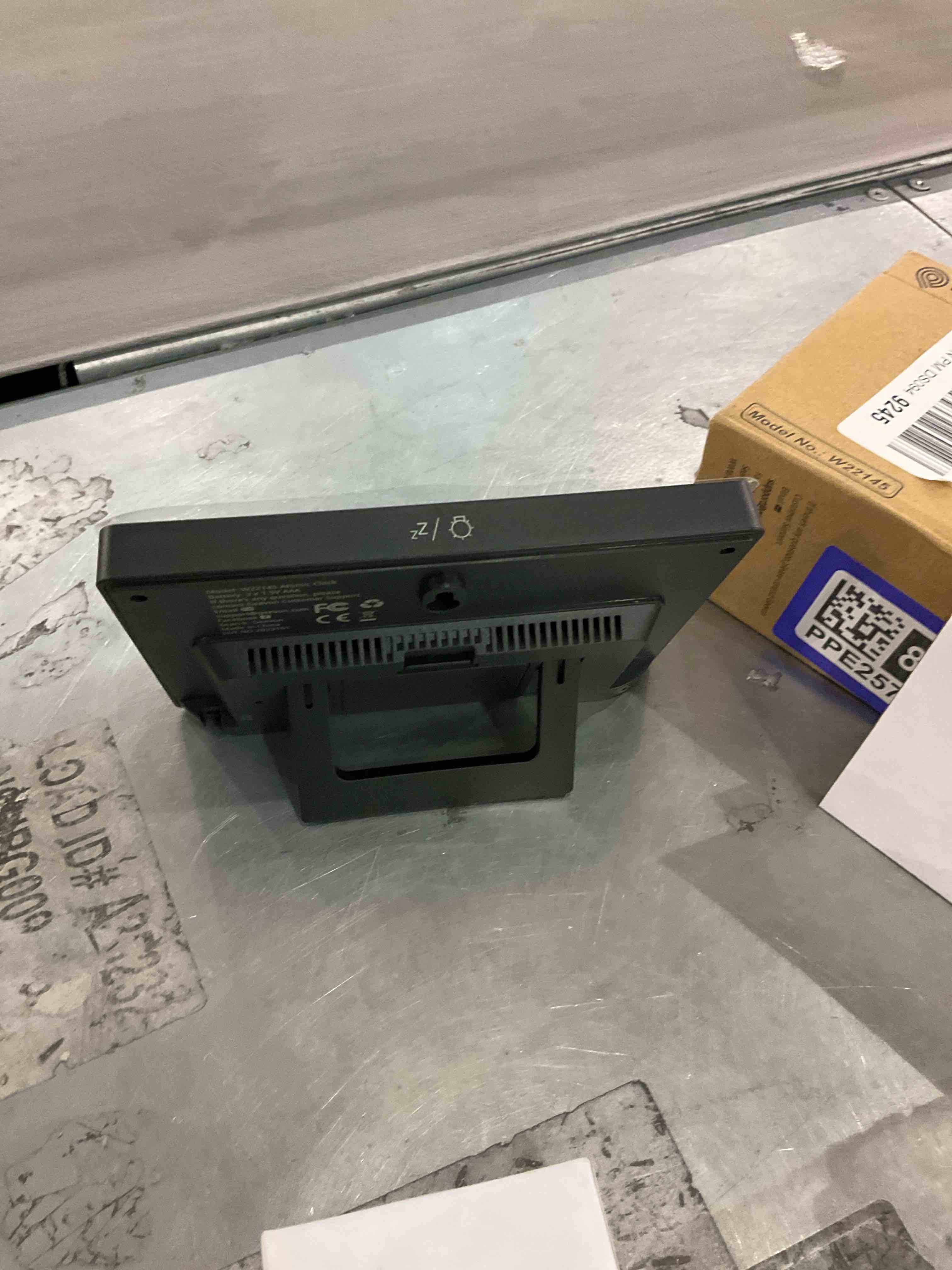 https://s3.amazonaws.com/lotting-images-prod/bidfta/PPE2578110_1745238543529.jpeg