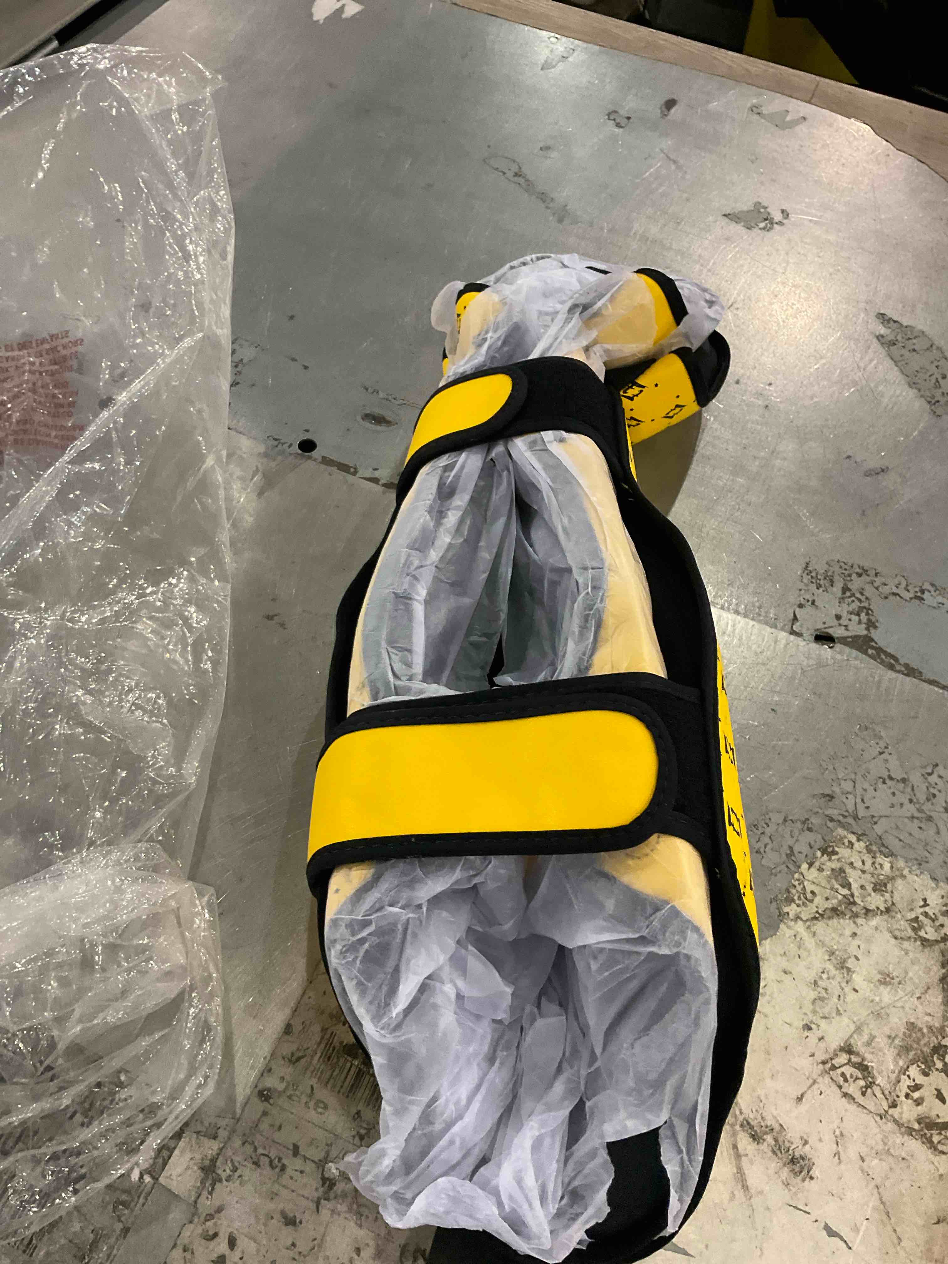 https://s3.amazonaws.com/lotting-images-prod/bidfta/PPE2578183_1745242360859.jpeg