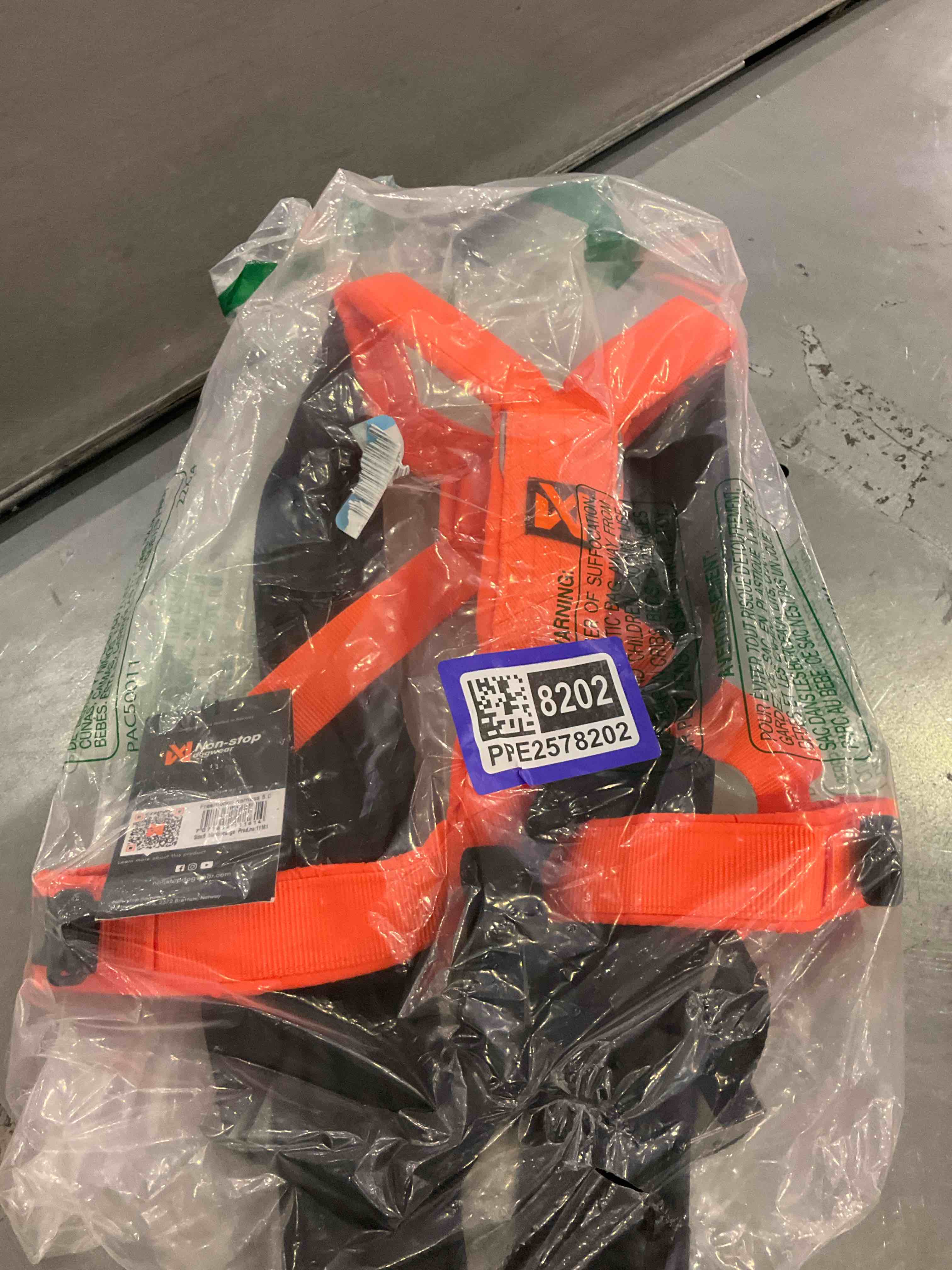 https://s3.amazonaws.com/lotting-images-prod/bidfta/PPE2578202_1745240121588.jpeg