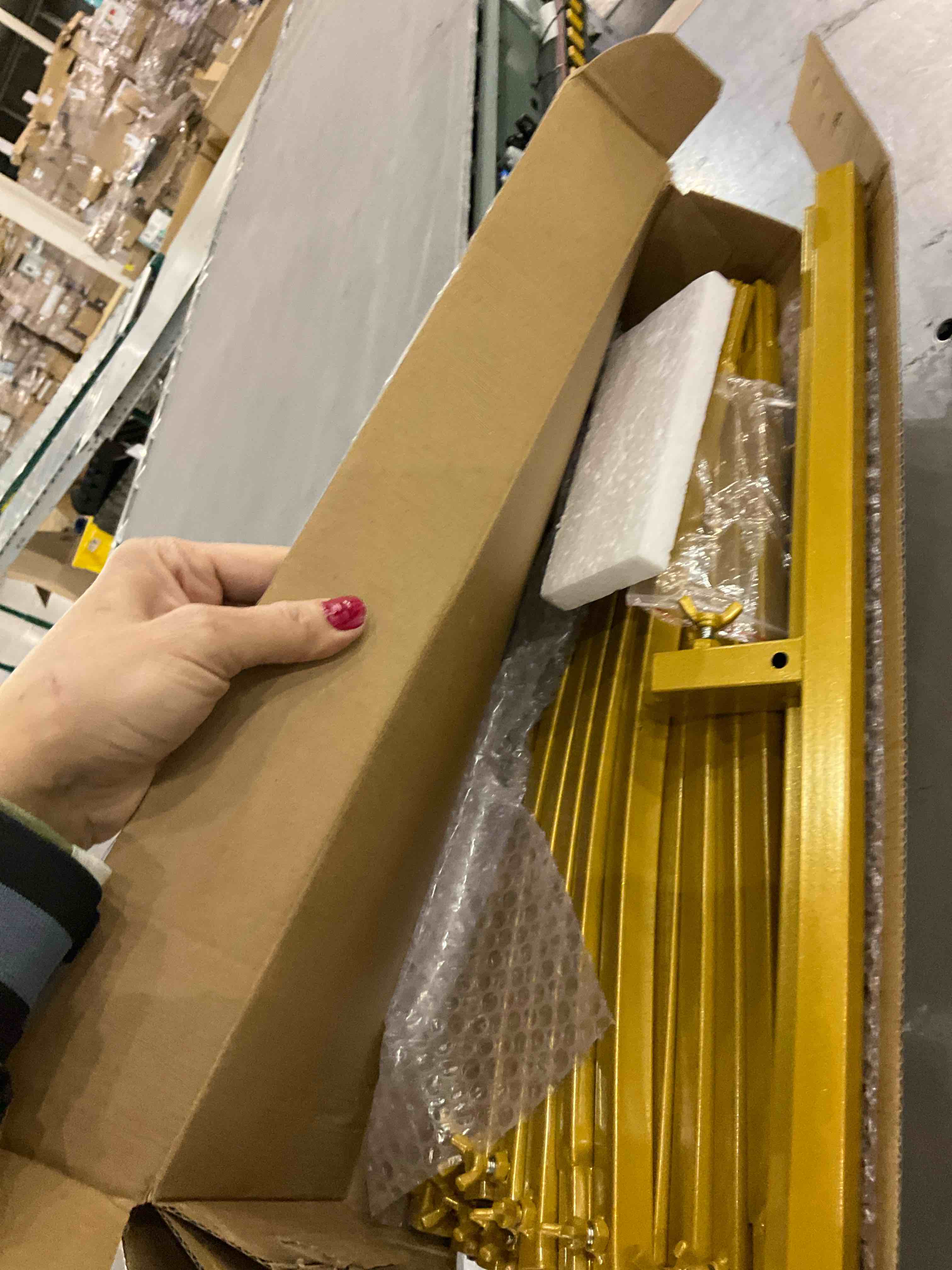 https://s3.amazonaws.com/lotting-images-prod/bidfta/PPE2578278_1745242736133.jpeg