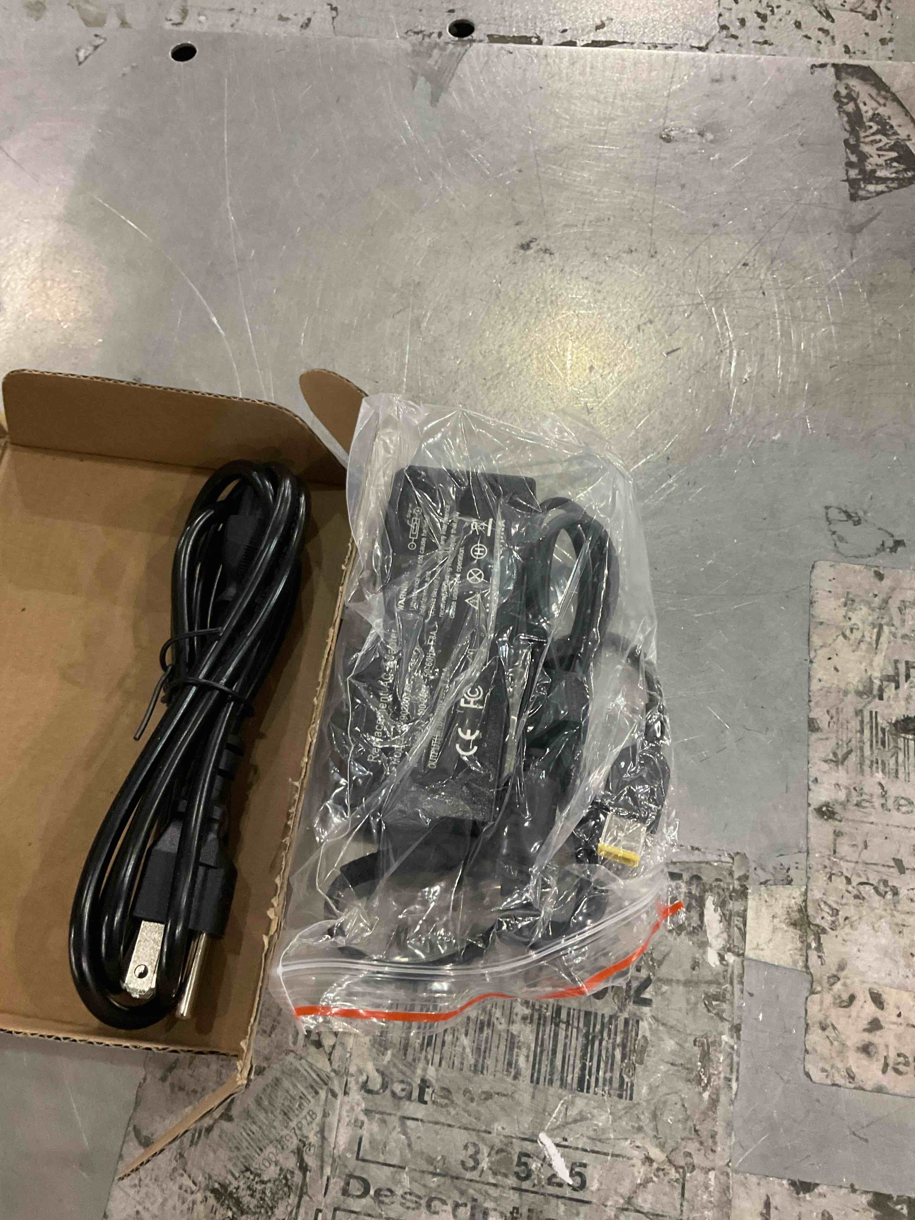 https://s3.amazonaws.com/lotting-images-prod/bidfta/PPE2578456_1745247570358.jpeg