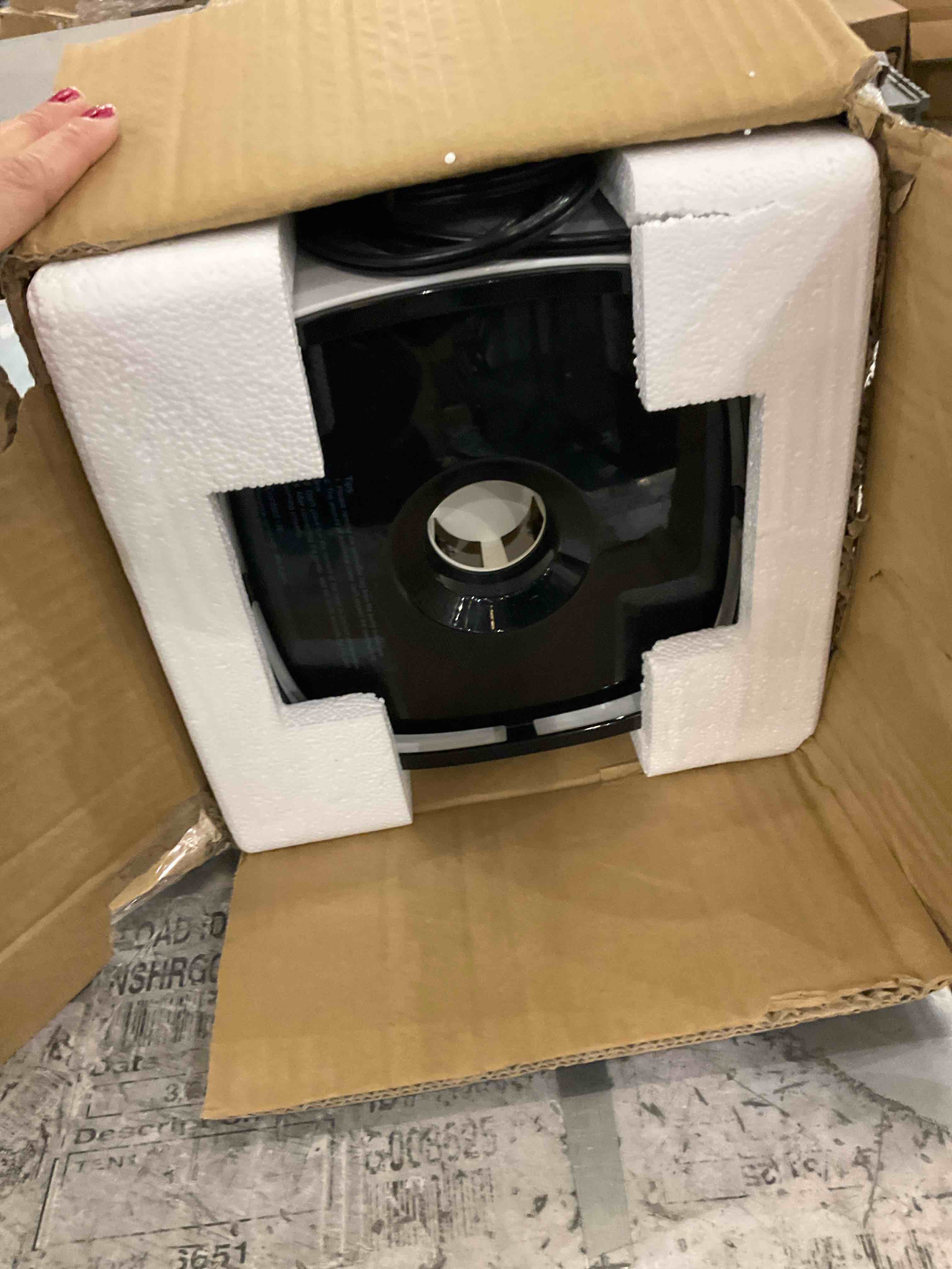 https://s3.amazonaws.com/lotting-images-prod/bidfta/PPE2578520_1745256364432.jpeg